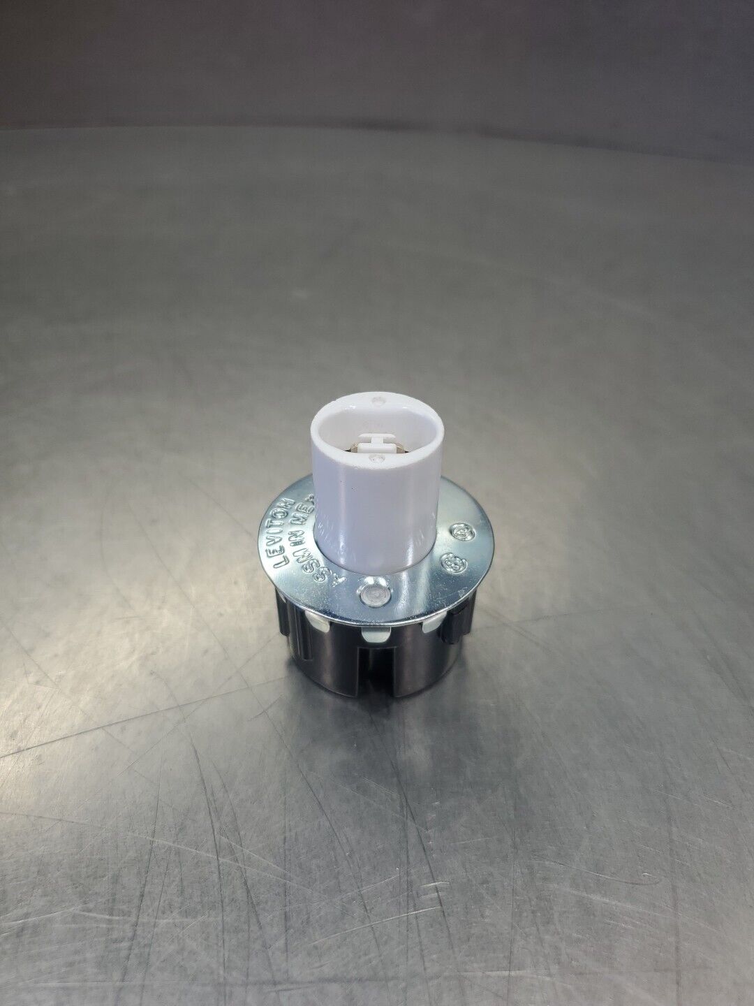 Leviton Cat. No. 523 Bulb Mounting Kit.                                    5E-29