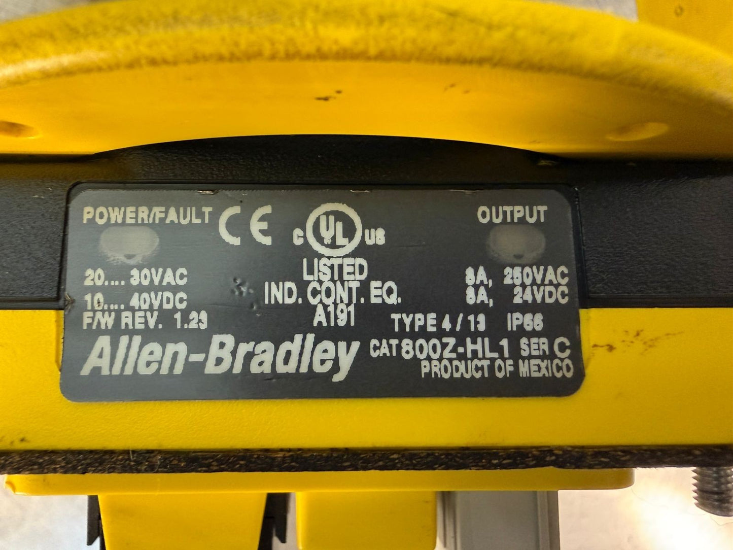 Allen Bradley 800Z-HL1 /C 20-30vac 10-40vdc F/W 1.23 8A Type 4/13  (3.1.1)