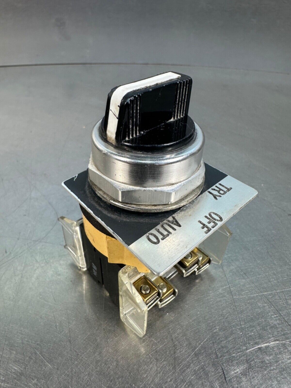 Allen Bradley 800T-J2KE7 Ser. N Seletor Switch 3 Position 800t-Xa/D(4C-39)