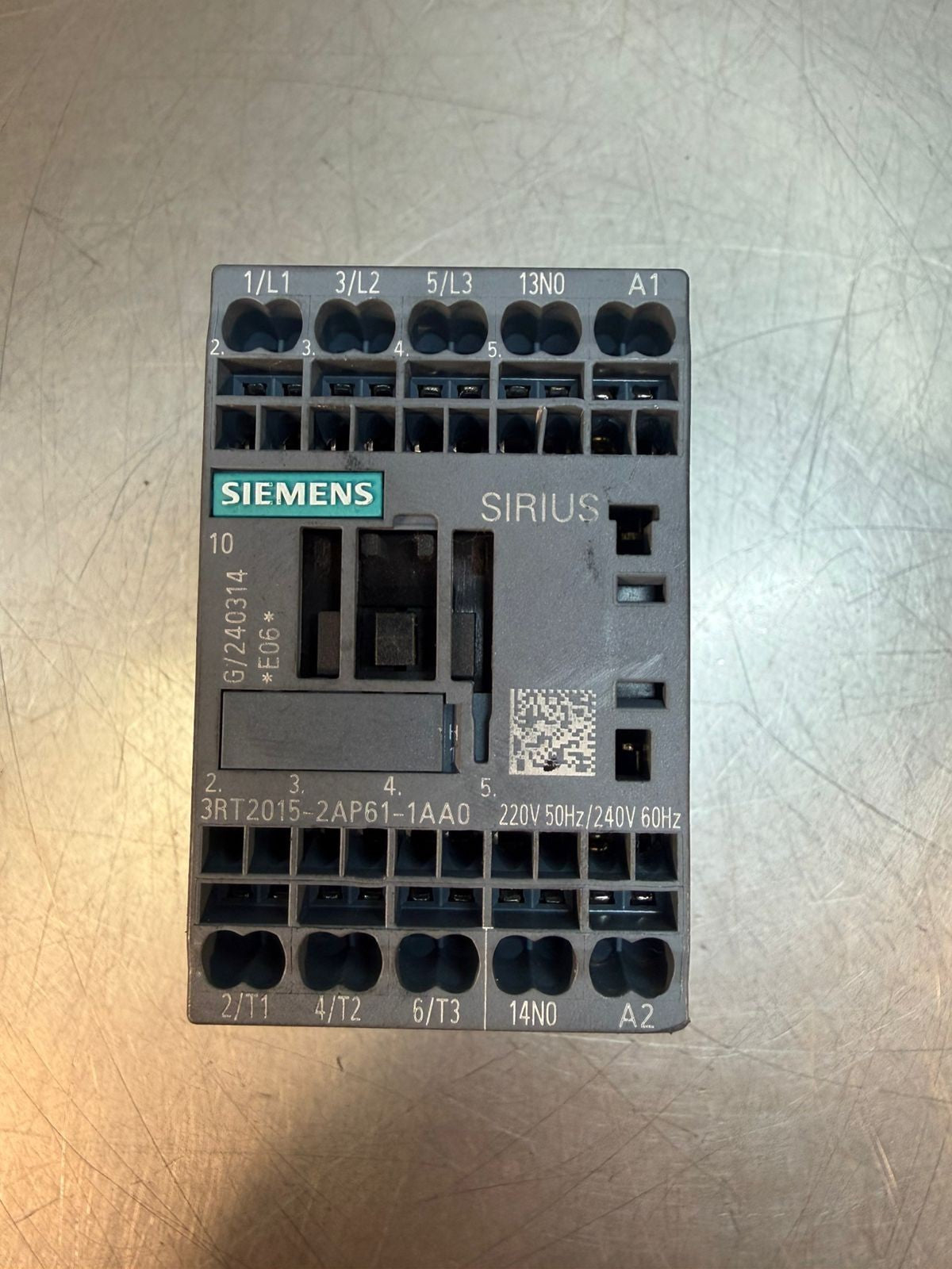 Siemens 3RT2015-2AP61-1AA0 Sirius 220V 50Hz/240V 60Hz              (3.1.3)