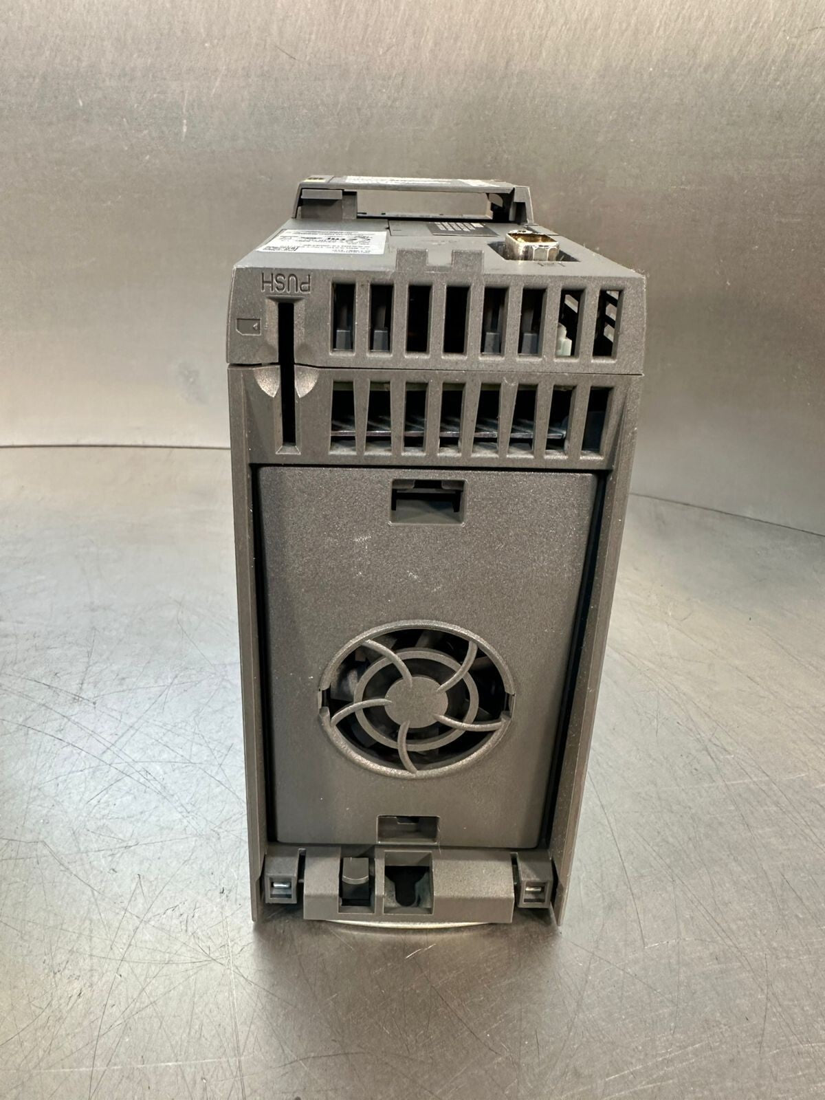 Siemens 6SL3210-1KE11-8UP2 Sinamics G120C-DP A5E35388915 FS:03  (4.3.4)