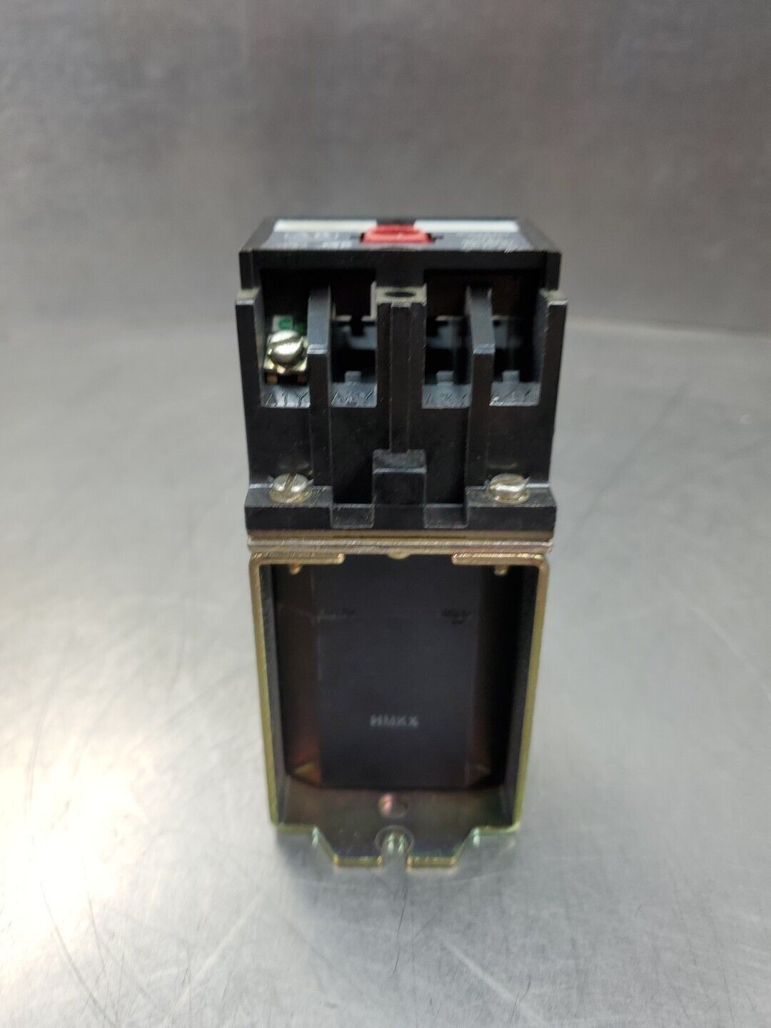 Allen Bradley 700DC-P000Z24 Ser. A DC Industrial Relay.                    4D-31