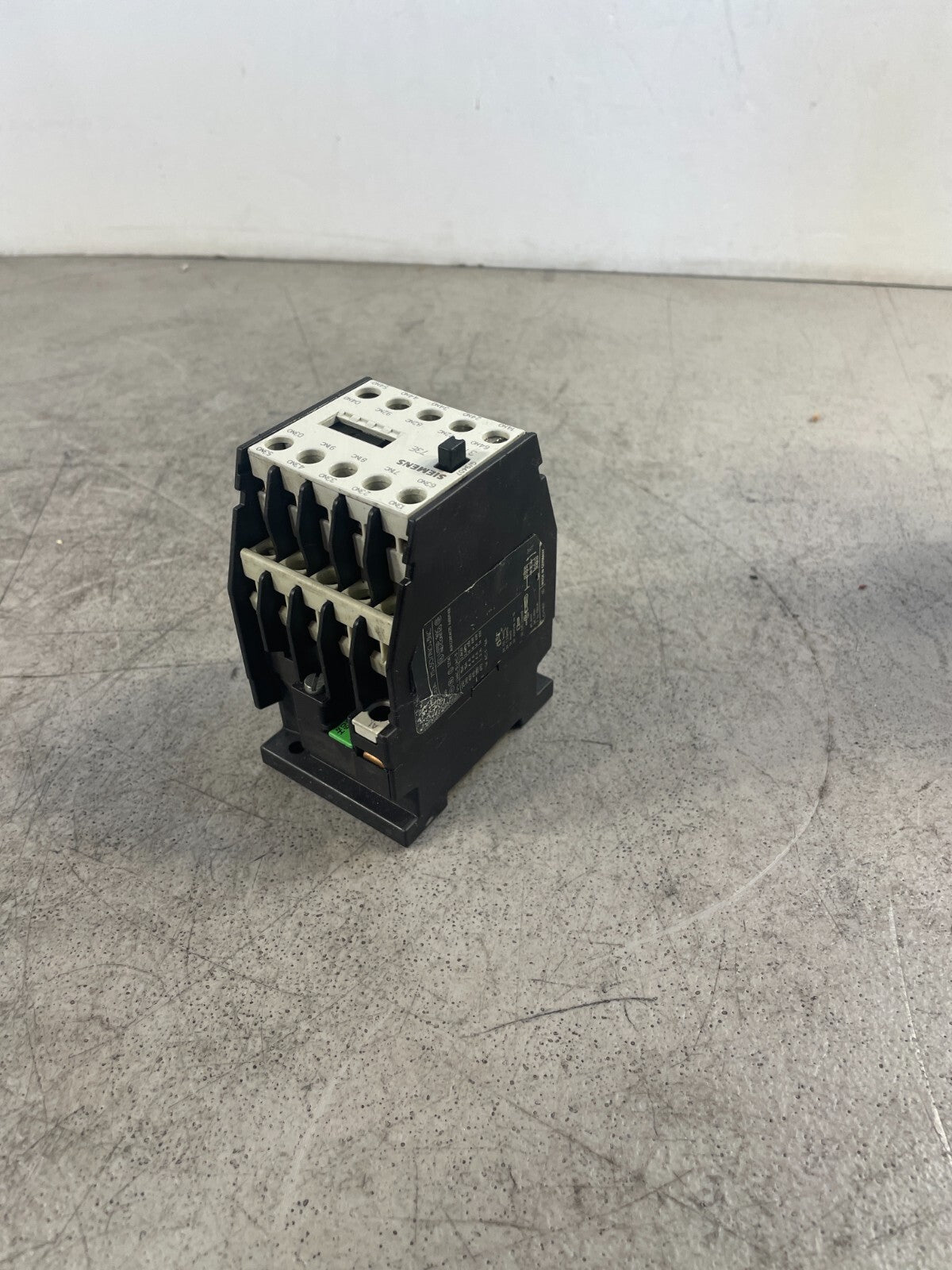 Siemens 3TH43 73E White/Black 16Amp 24V 3-Phase IEC Rated Control Relay LOC-2D