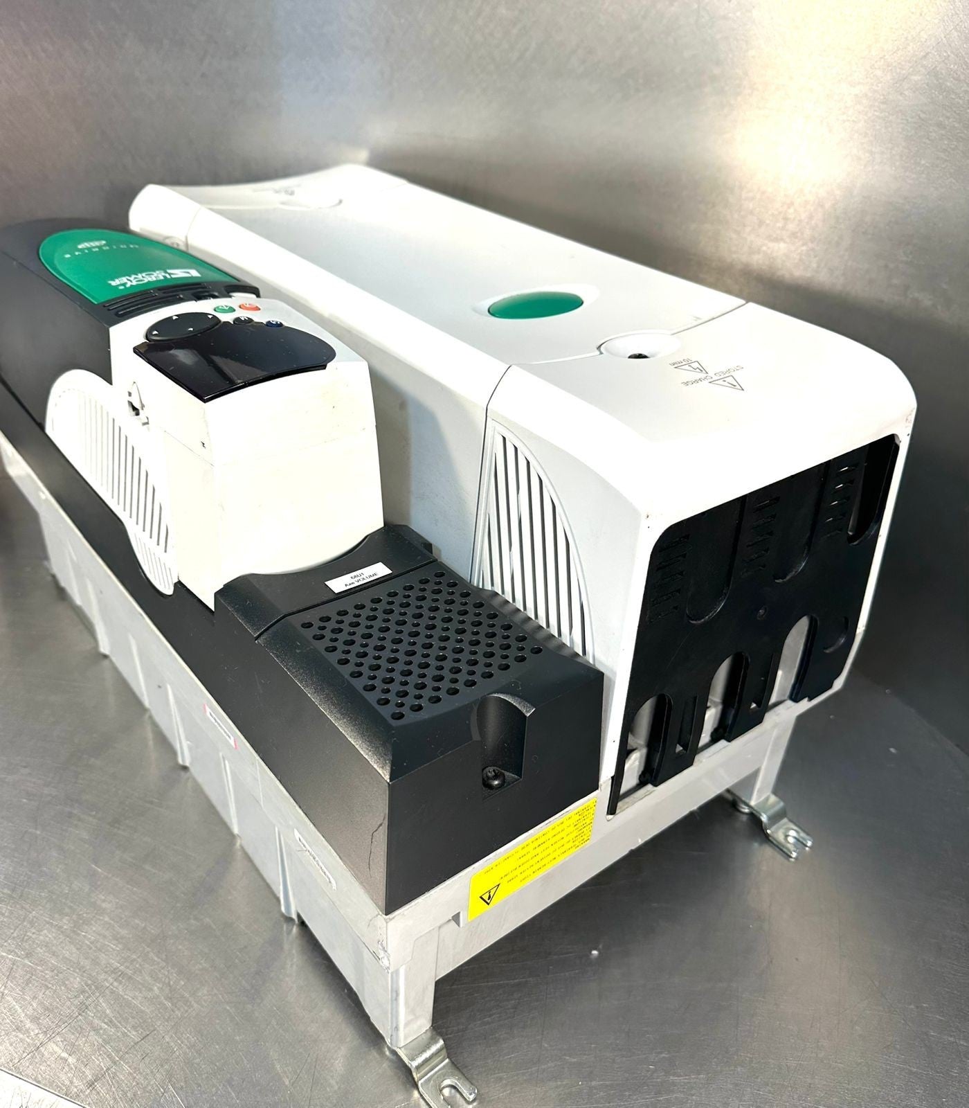 Leroyy Somer Unidrive SP4402 37/45Kw I/P 380-480V 50-60Hz 3Ph    (10.6.5)