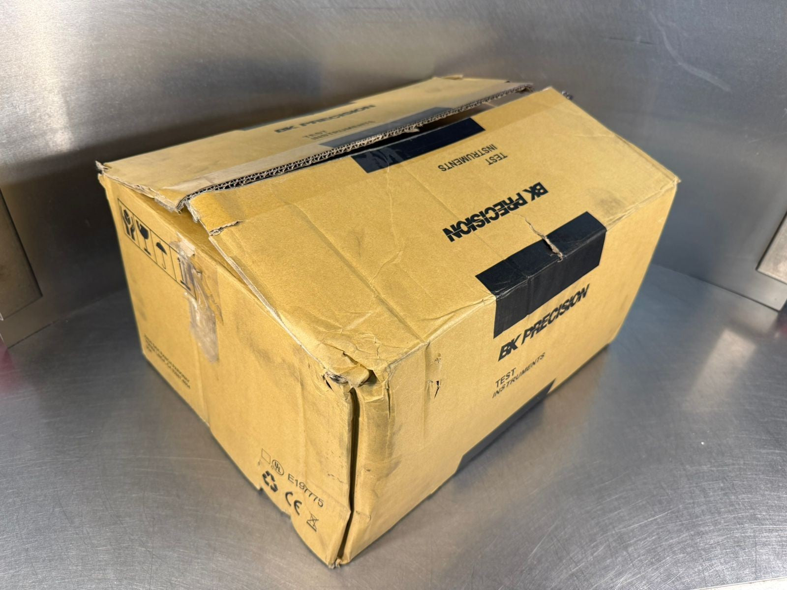 B&k Precision 1762 - Triple Output DC Power Supply                (10.3.1)
