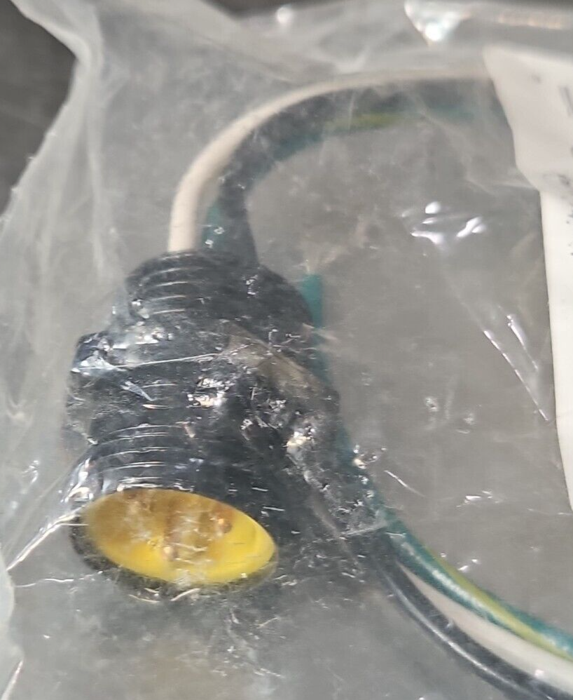 BradConnectivity 1300130202 3P Male Straight (1R3006A20A120)             loc5D28