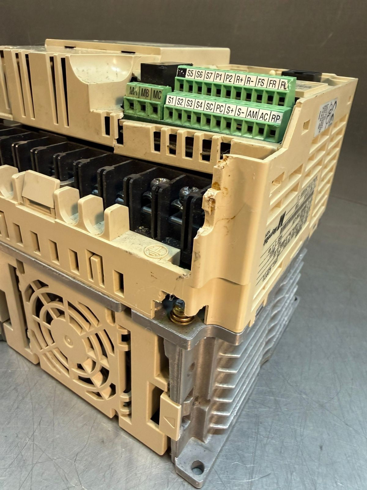 Magnetek MVB009 Ac Drive 5HP 400V 3PH                     (4.6.1)