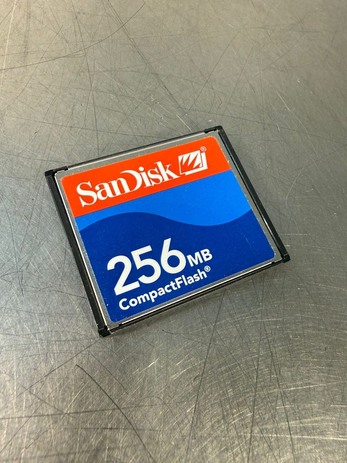 Sandisk SDCFB-256   256MB  CompactFlash, 121-1SHCZ09-352586      (5.4.2)