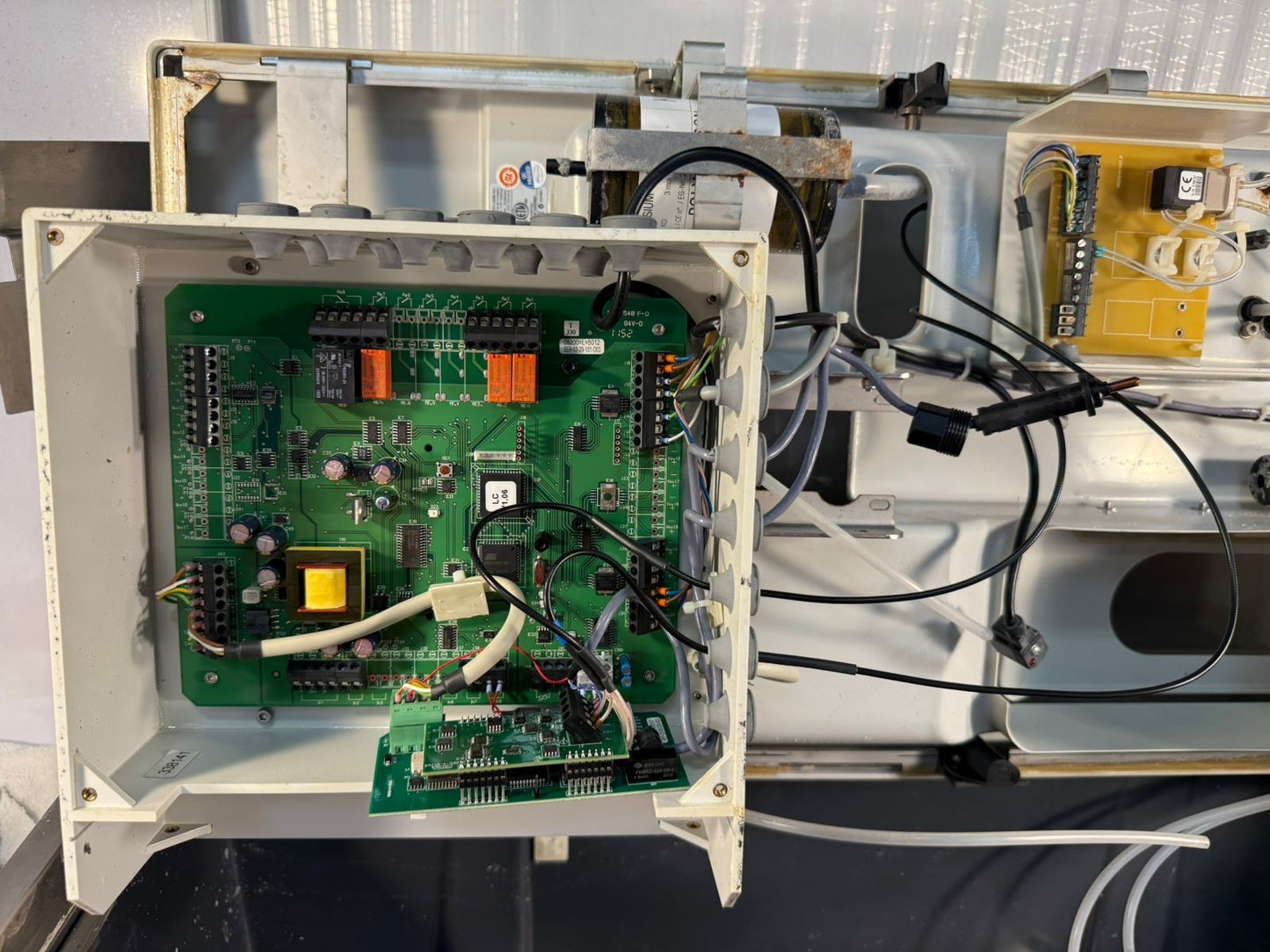 Hach Polymetron 9245 (Z_09245=A=0101) 100-240V 50-60Hz 80Va (12.6.6)