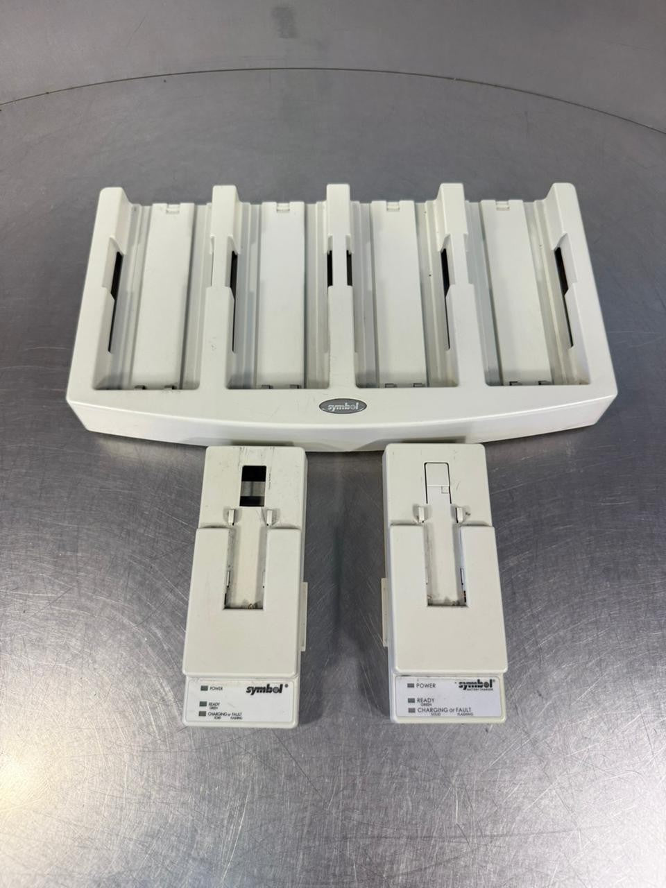 Symbol 20-33569-01R Rev. A 4Slot Bat Charger w/ 21-32665-15R Rev.C (5.5.5)