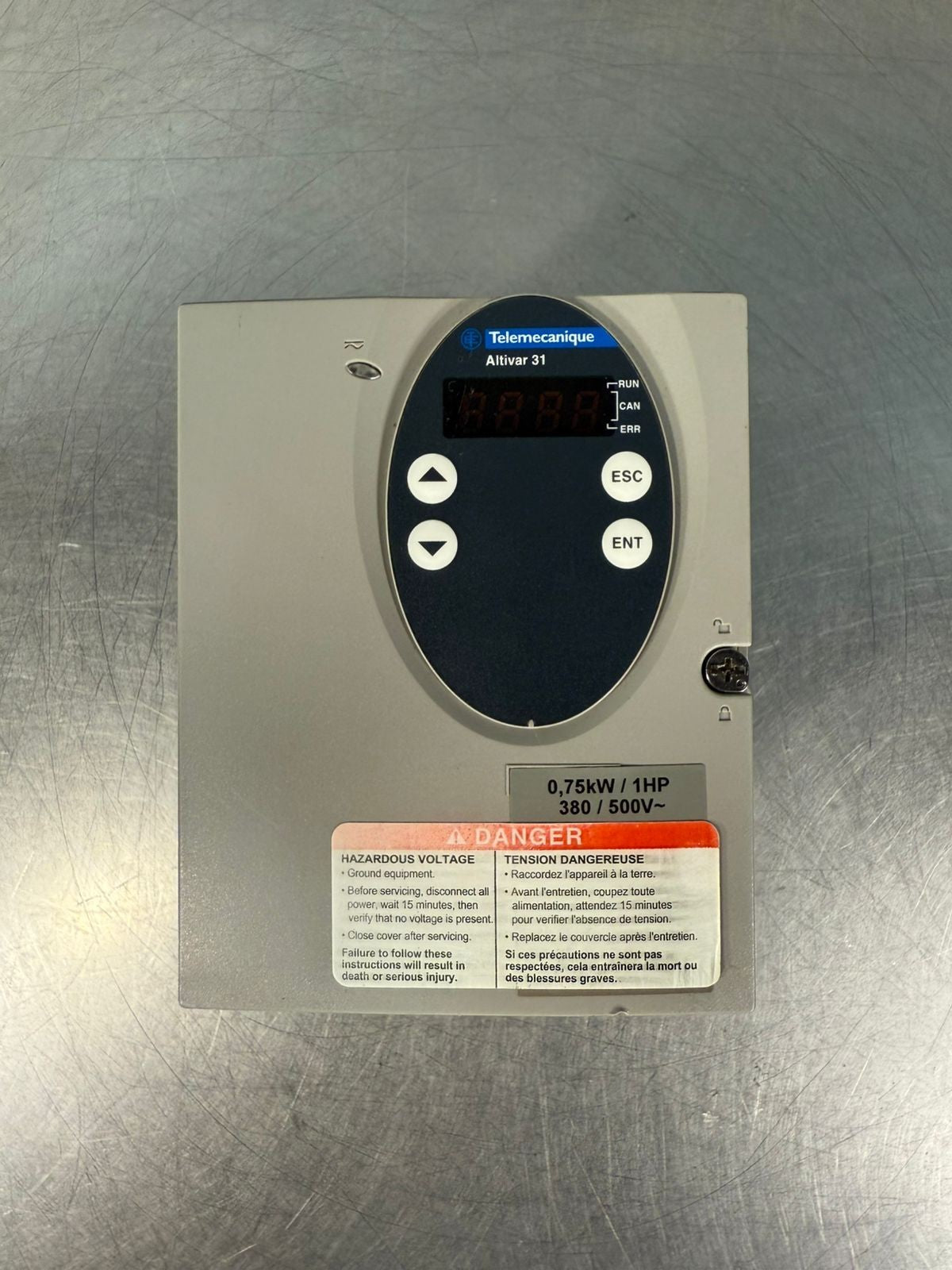 Telemecanique Altivar 31 ATV31H075N4 0,75kW/1HP                   (2.1.5)