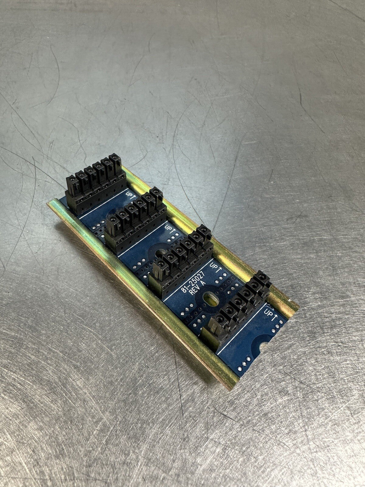 Eaton 812507 REV A 4 Position QCPort Backplane (BIN-1.4.2)