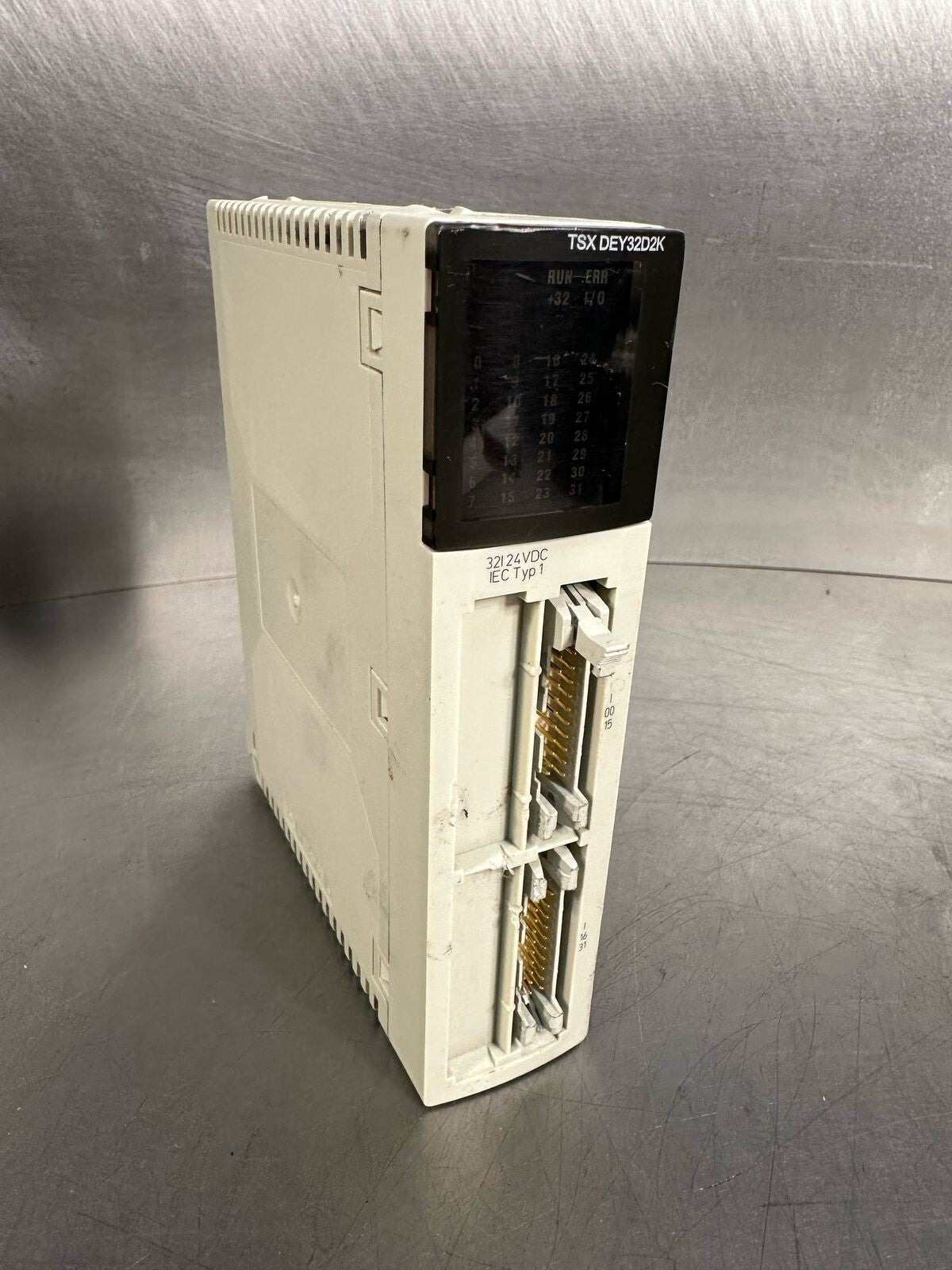 Schneider TSX Premium TSXDEY32D2K, 321 24VDC SINK CONNECTOR (6.2.2)