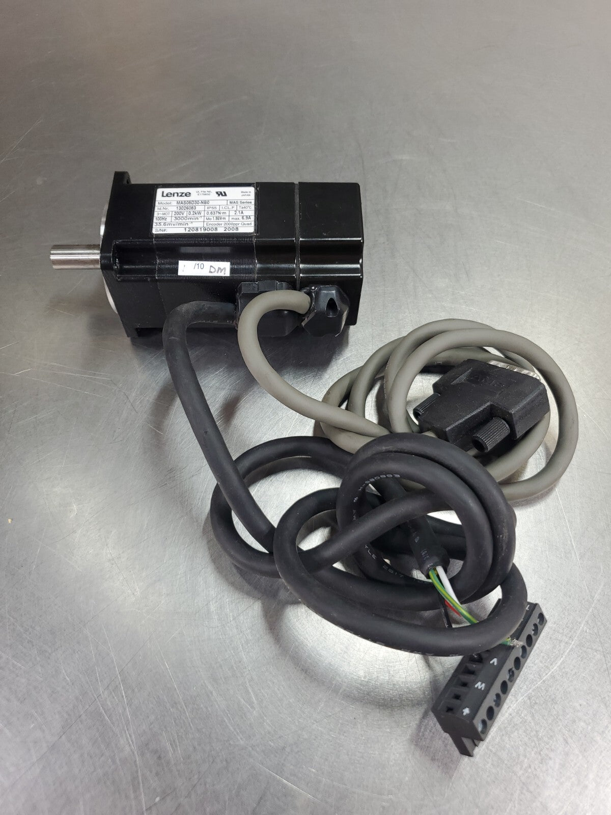 LENZE MAS05D30-NB0 200V 2.1A 3000min Encoder Motor.                         1-E7