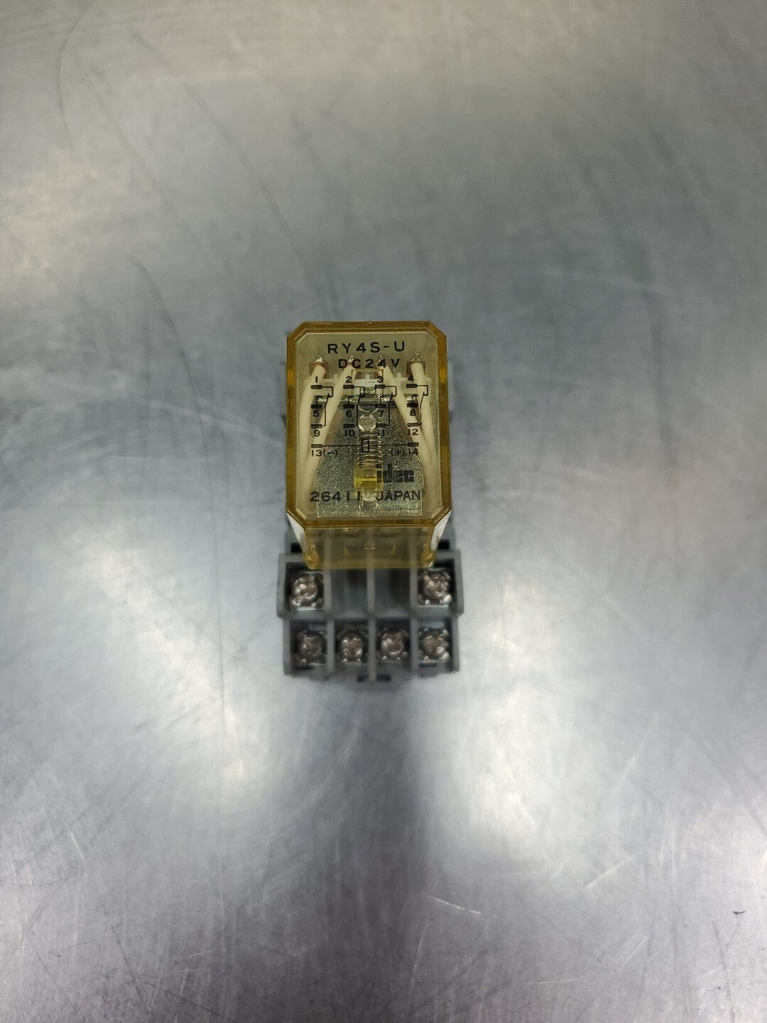 Idec RY4S-U VAC Relay w/Idec SY4S-05 Socket Base                           4E-25