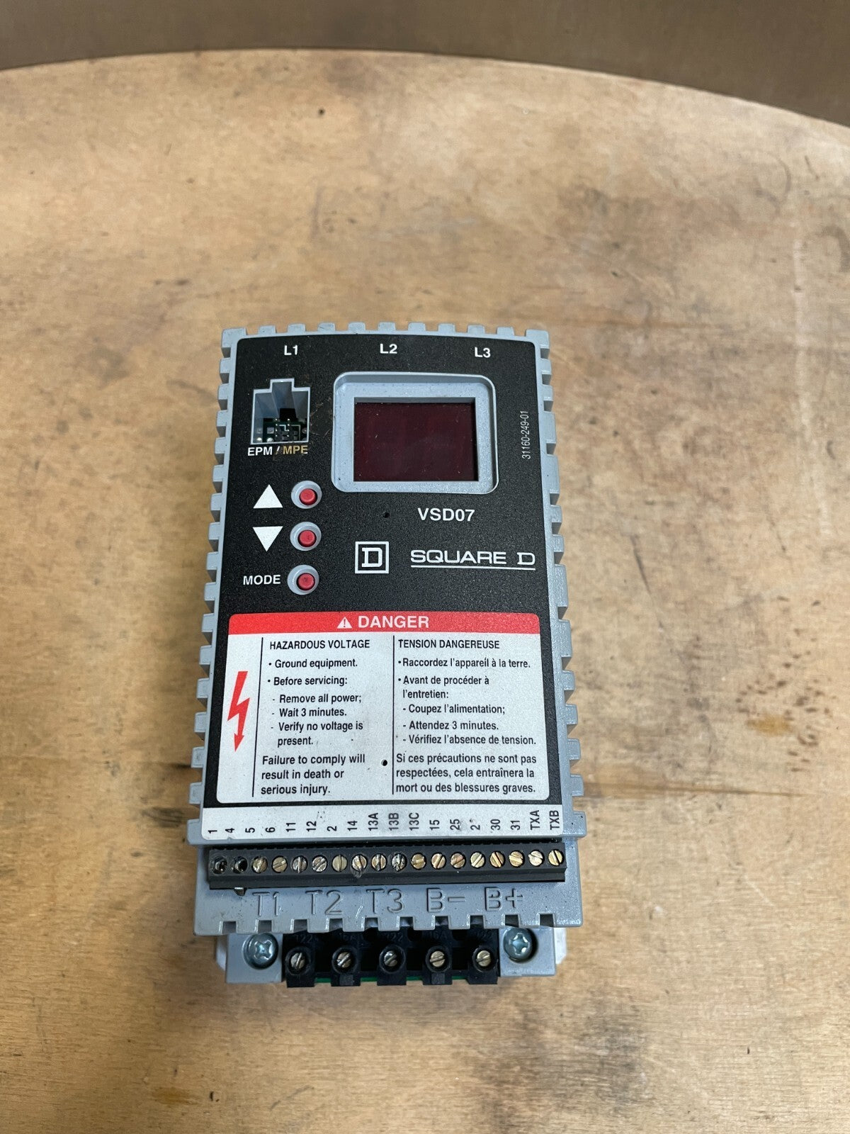 Square D VSD07 Black &amp; Gray 2HP/0.3Kw 460 Volt Speed Drive Controller(BIN 4.4.3)