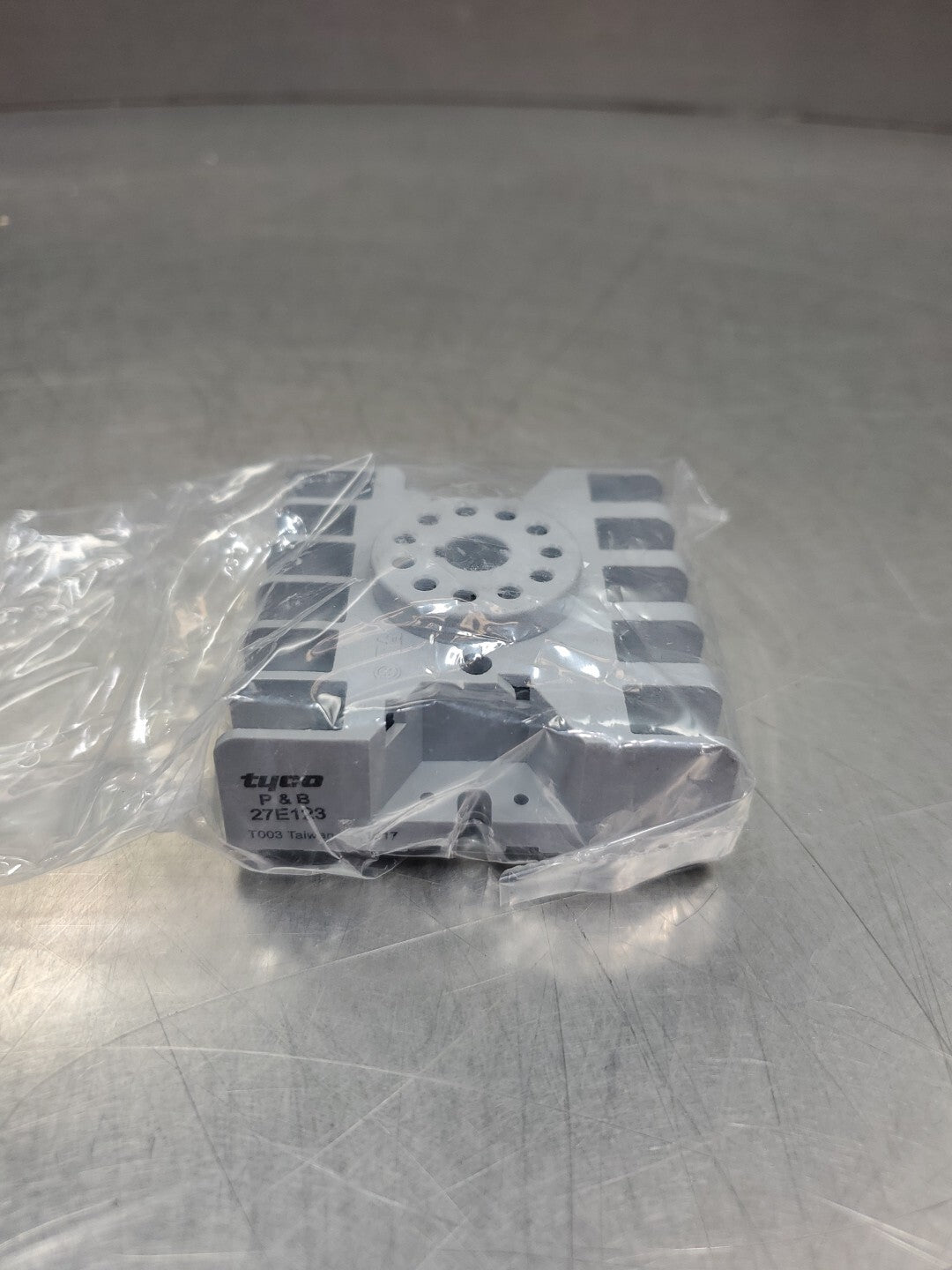 Tyco P&amp;B 27E123 11-Pin Relay Socket.                                       4D-27