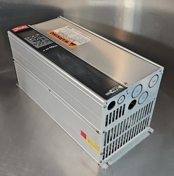 DANFOSS VLT 5000 AQUA 5027 AT4CN1STR0DLF00A00 Drive                  (1A-01)