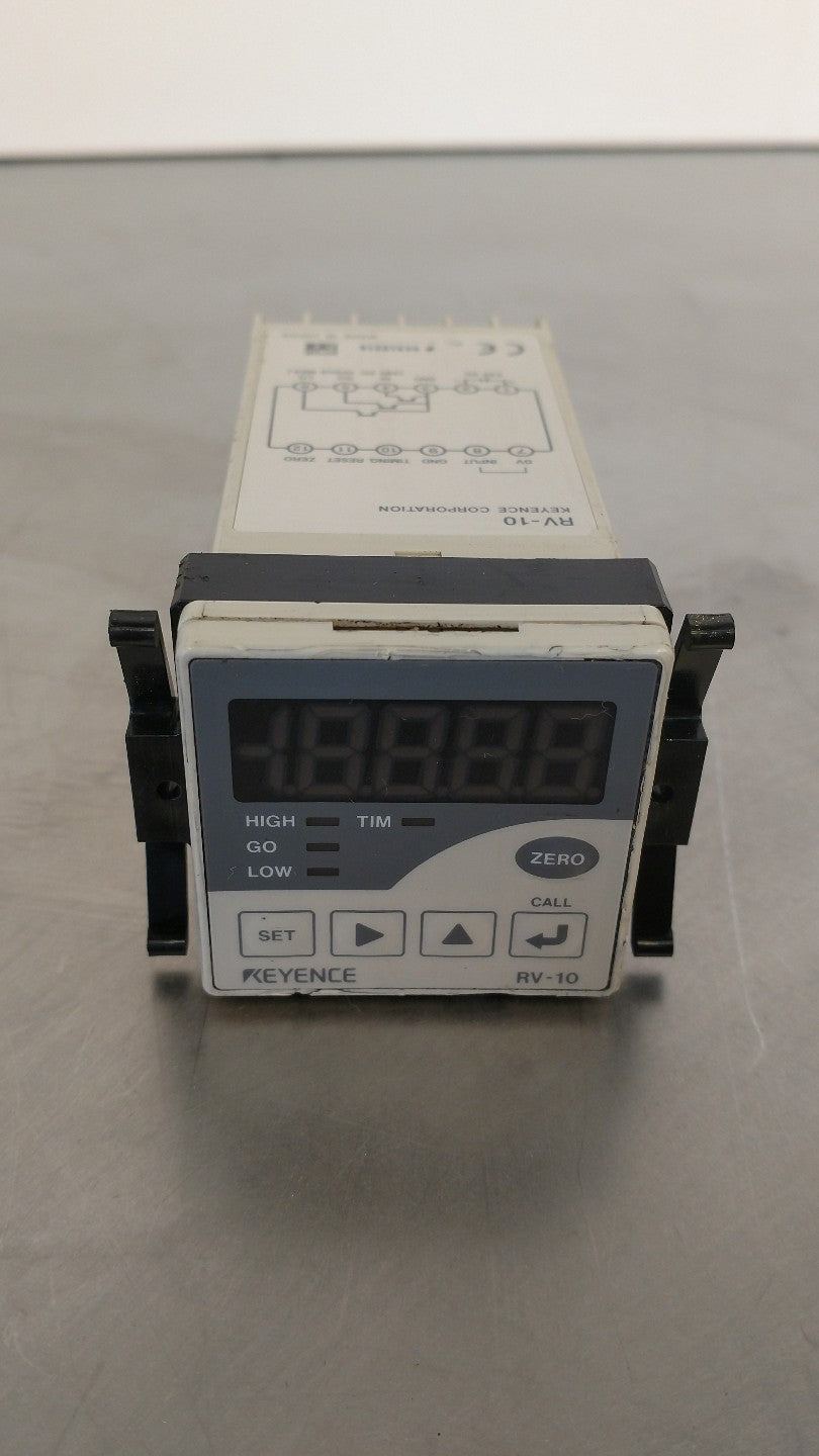 KEYENCE RV-10 ANALOG 44310216 SENSOR CONTROLLER.                            5C-4
