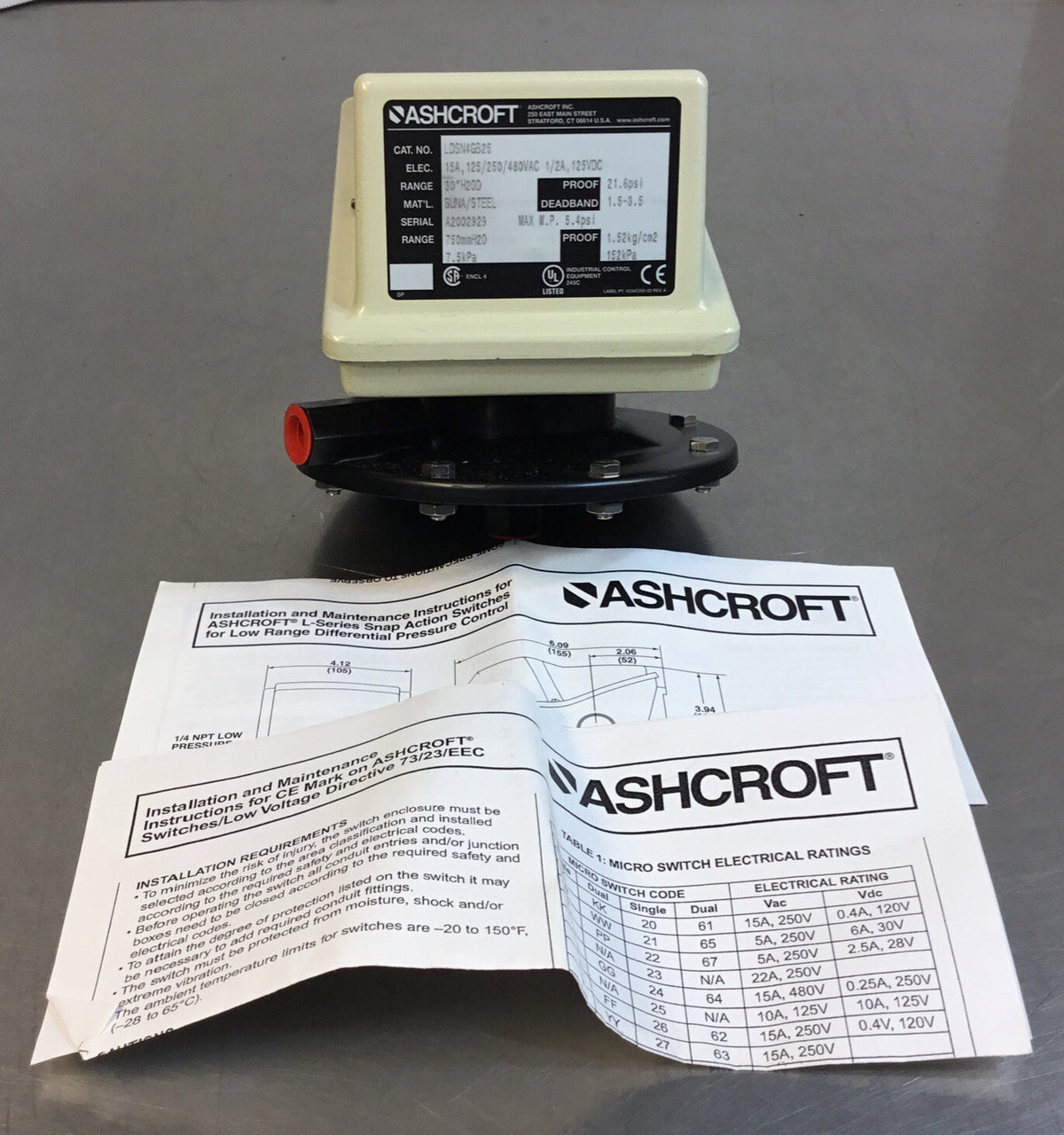 Ashcroft Pressure Switch  LDSN4GB25  125/250/480 VAC  30" H2OD 1/2A 21.6PSI  6B