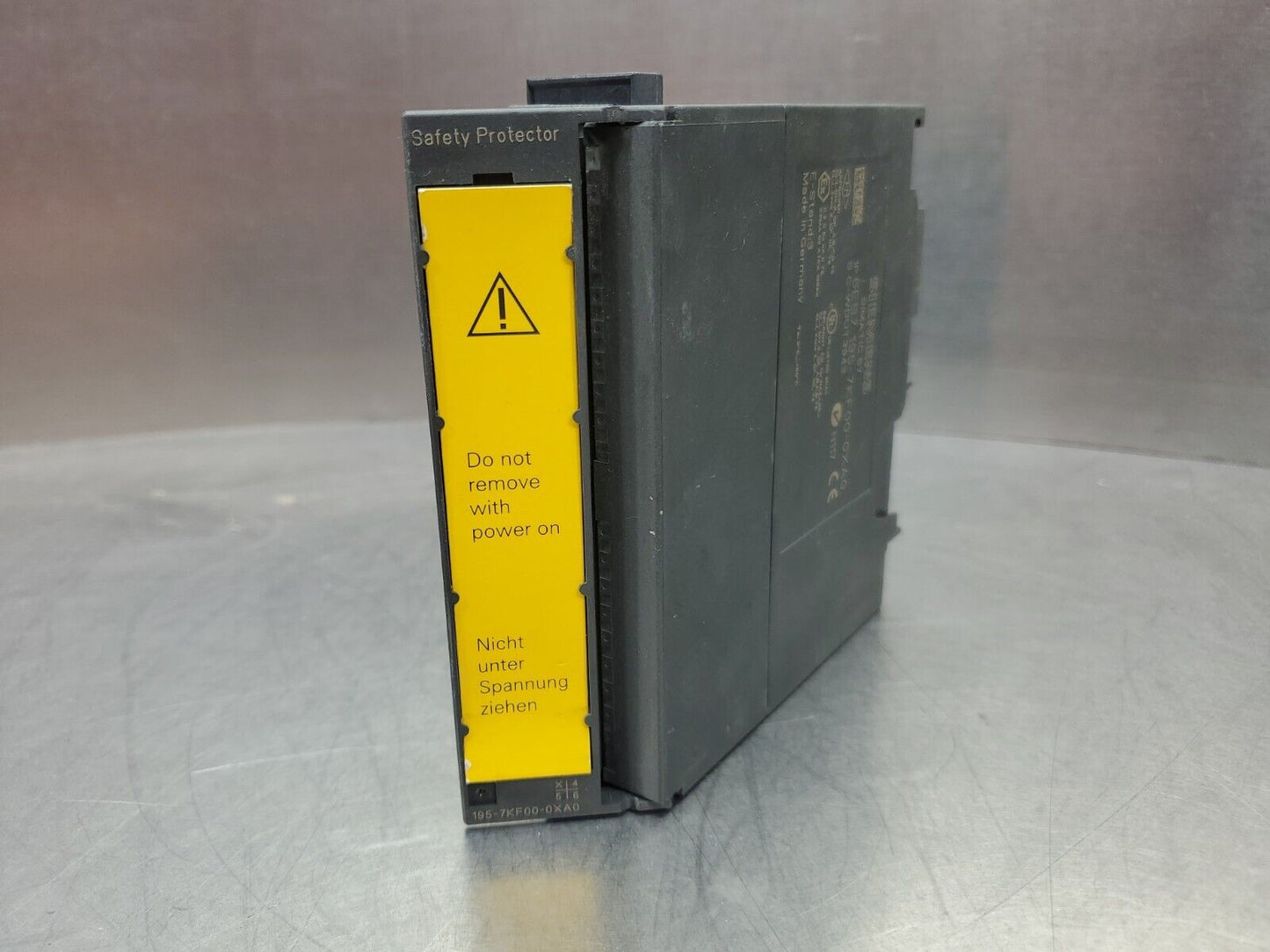 Siemens Simatic S7 1P 6ES7-195-7KF00-0XA0 Safety Protector.                3D-25