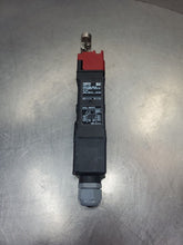 Load image into Gallery viewer, OMRON/STI D4SL-N4VFG Guard Lock Safety-Door Switch.                           5E

