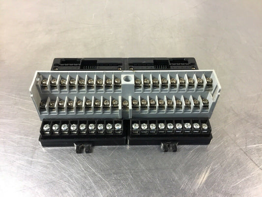 GE FANUC IC670CHS001B I/0 BASE BARRIER STYLE TERMINAL                      3E-12