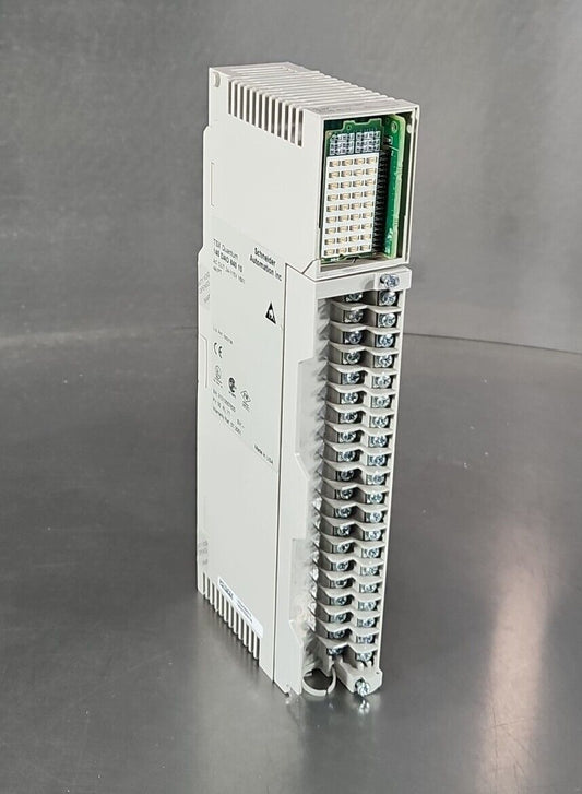 Schneider 140DAO84010 24/115VAC Out TSX QUANTUM Module                  Loc3E-17