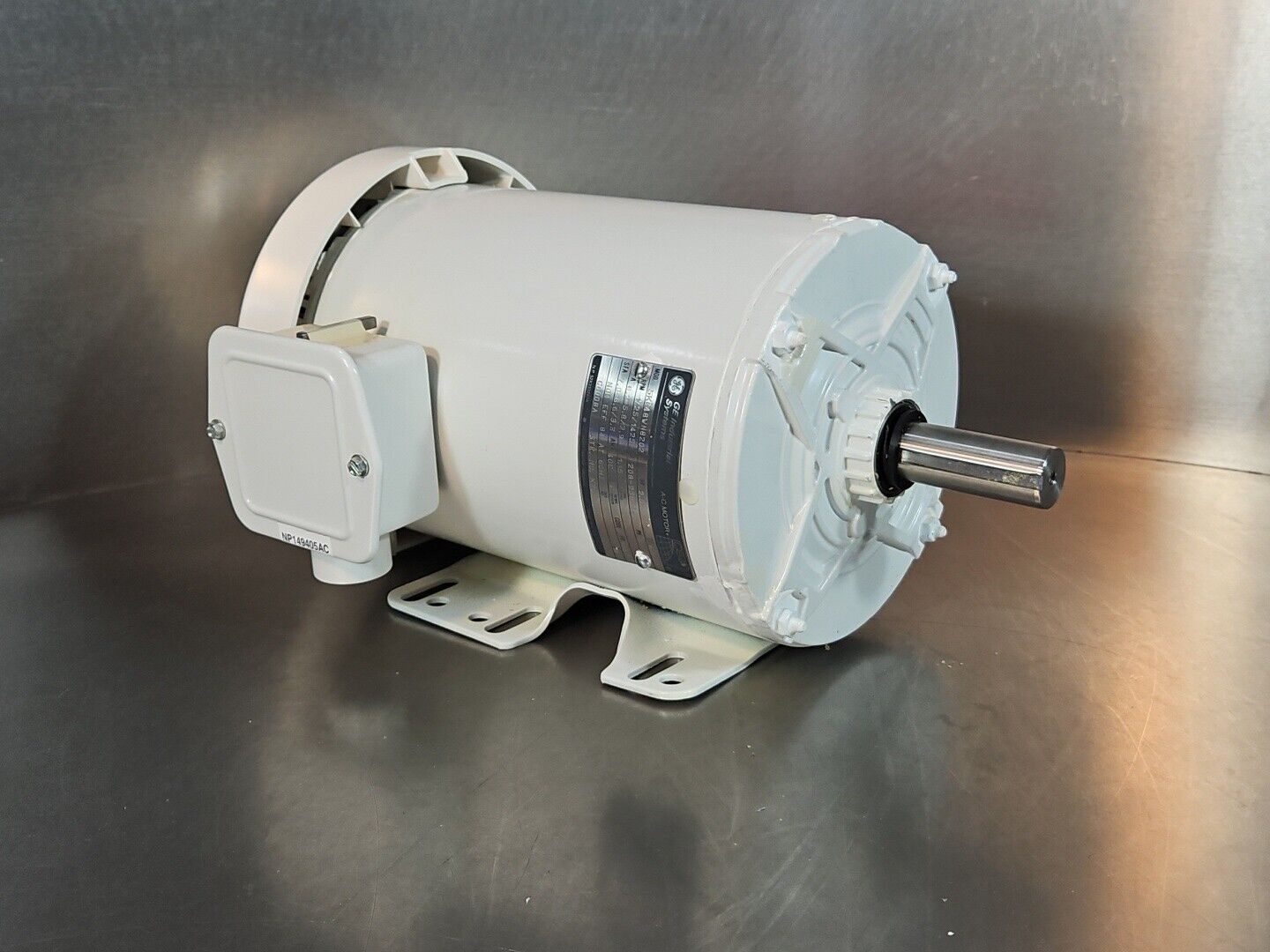 GE 5KE48WN8202 2.0HP 208-230/480V FRAME 145T 1725/1425RPM SERVO MOTOR.  Loc 1E