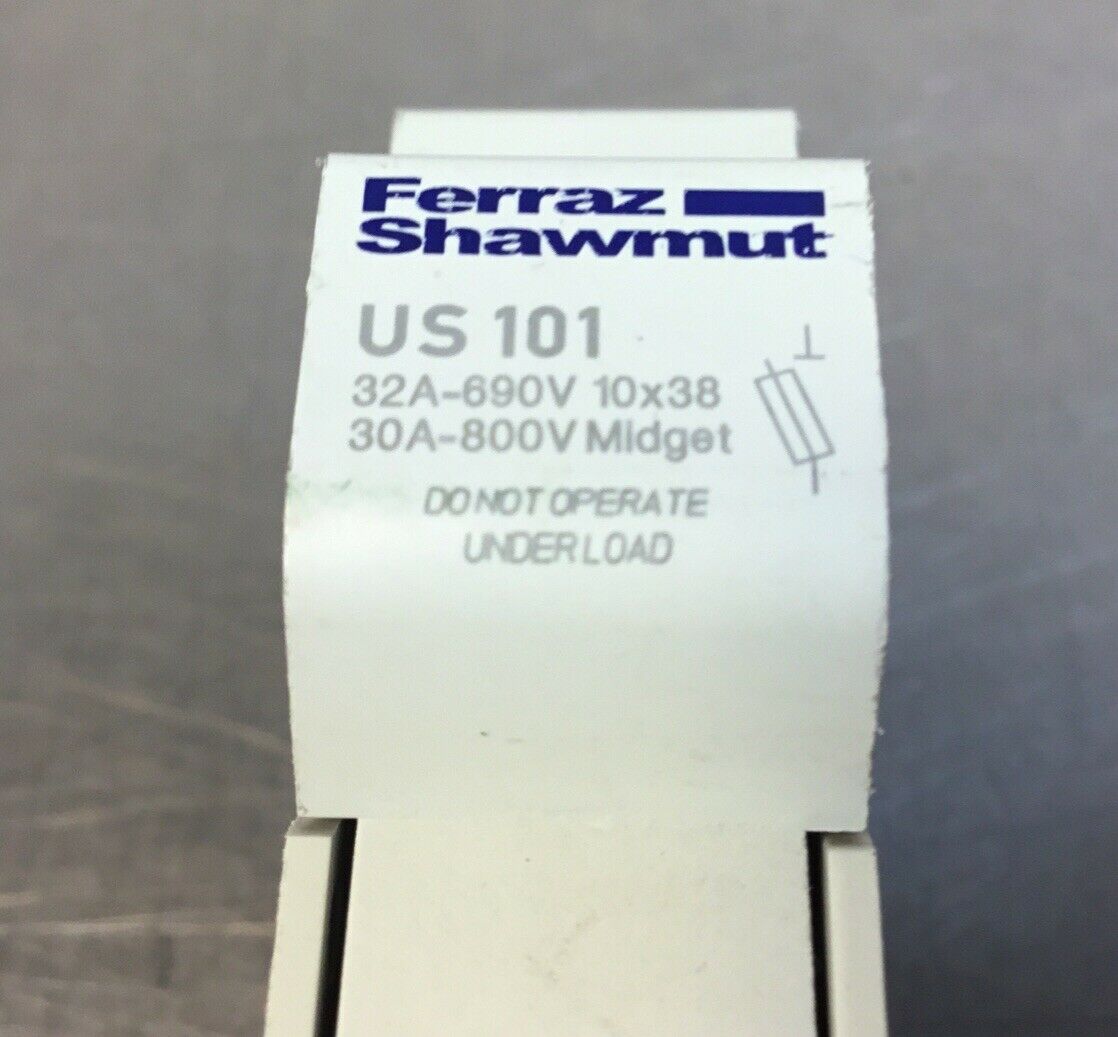 Ferraz Shawmut US 101 Fuse Holder w/ FWC-32A10F Fuse.    4D