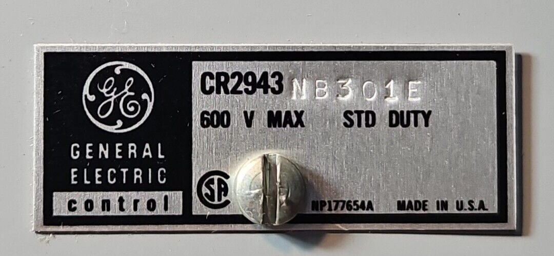 General Eletric CR2943NB301E Switch button.                        Loc4B19