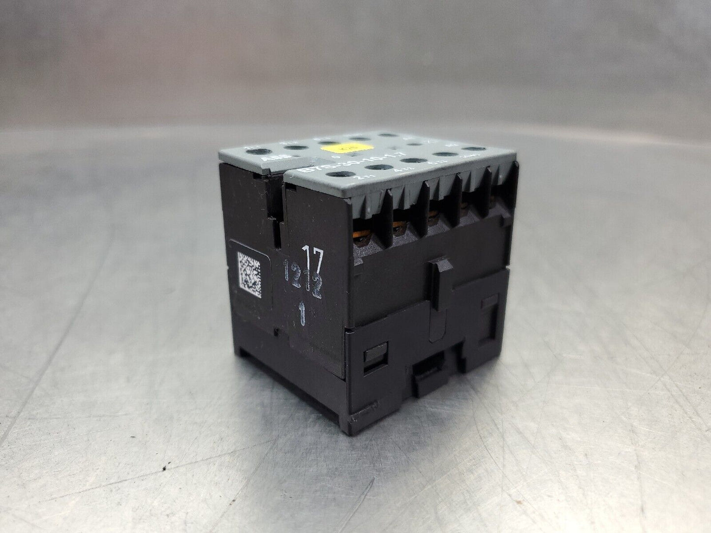 ABB B7S-30-10-1.7 Mini Contactor 16A 600VAC 24VDC.                            4D