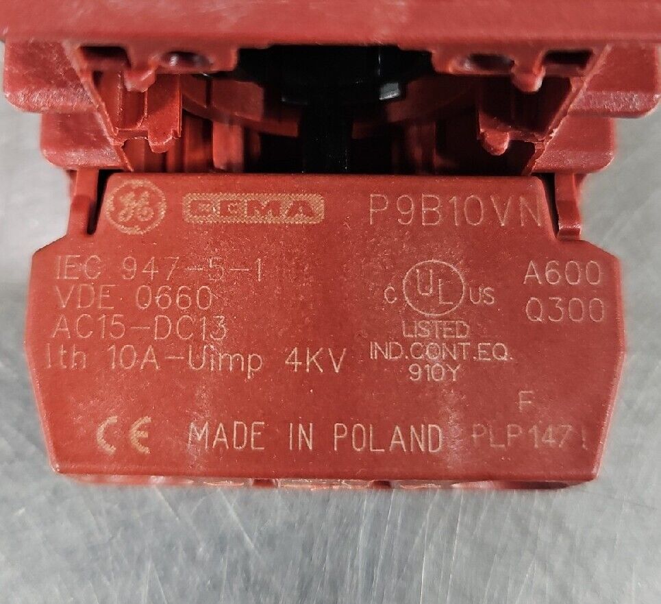 GE P9MPNVGN10N0. Green Lens Pushbutton Switch.                          Loc 4E-8