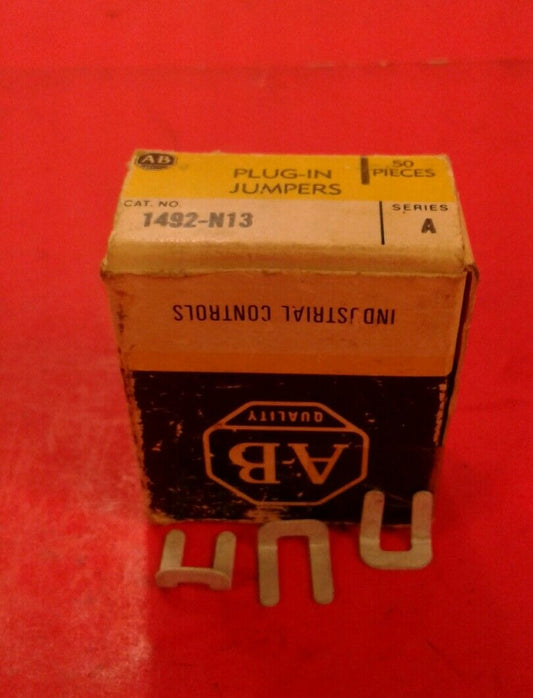 BOX OF 50 ALLEN BRADLEY 1492-N13 SIDE JUMPER PLUG IN TERMINAL BLOCK    4A