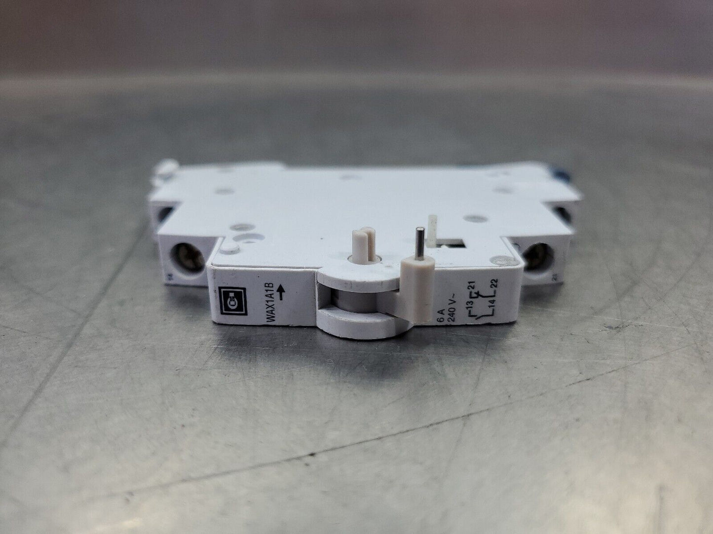 Cutler-Hammer WAX1A1B 6A 240V Auxiliary Contact.                           4E-11