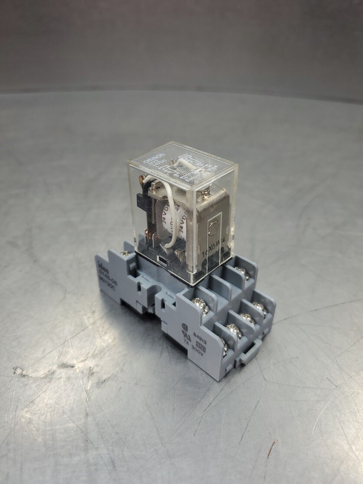 OMRON MY2 24VDC Relay w/Idec SY4S-05 Base.                                 4D-20