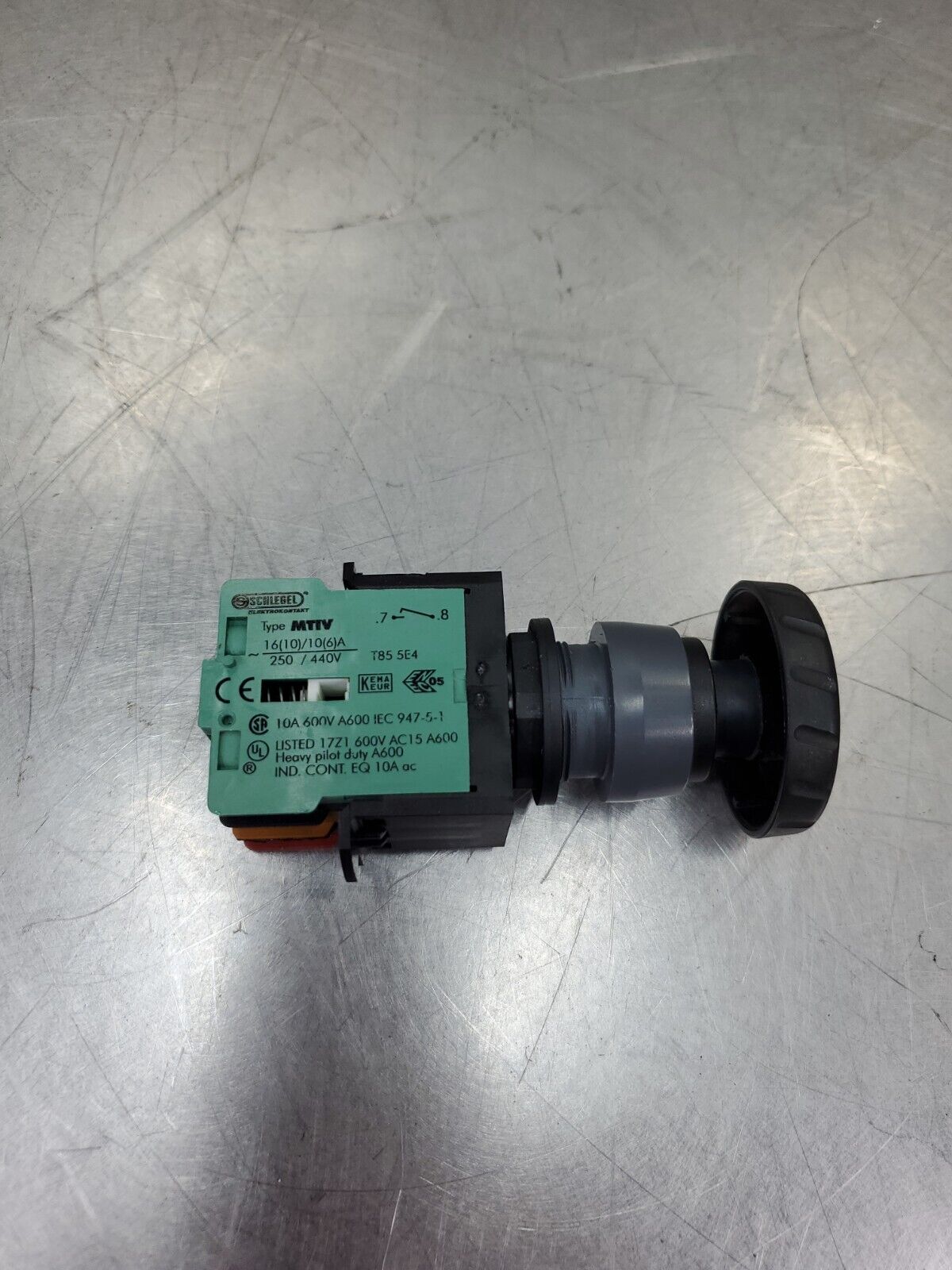 Schlegel TYPE MTIV/MTZ 3-Contact Black Pushbutton.                         4D-18