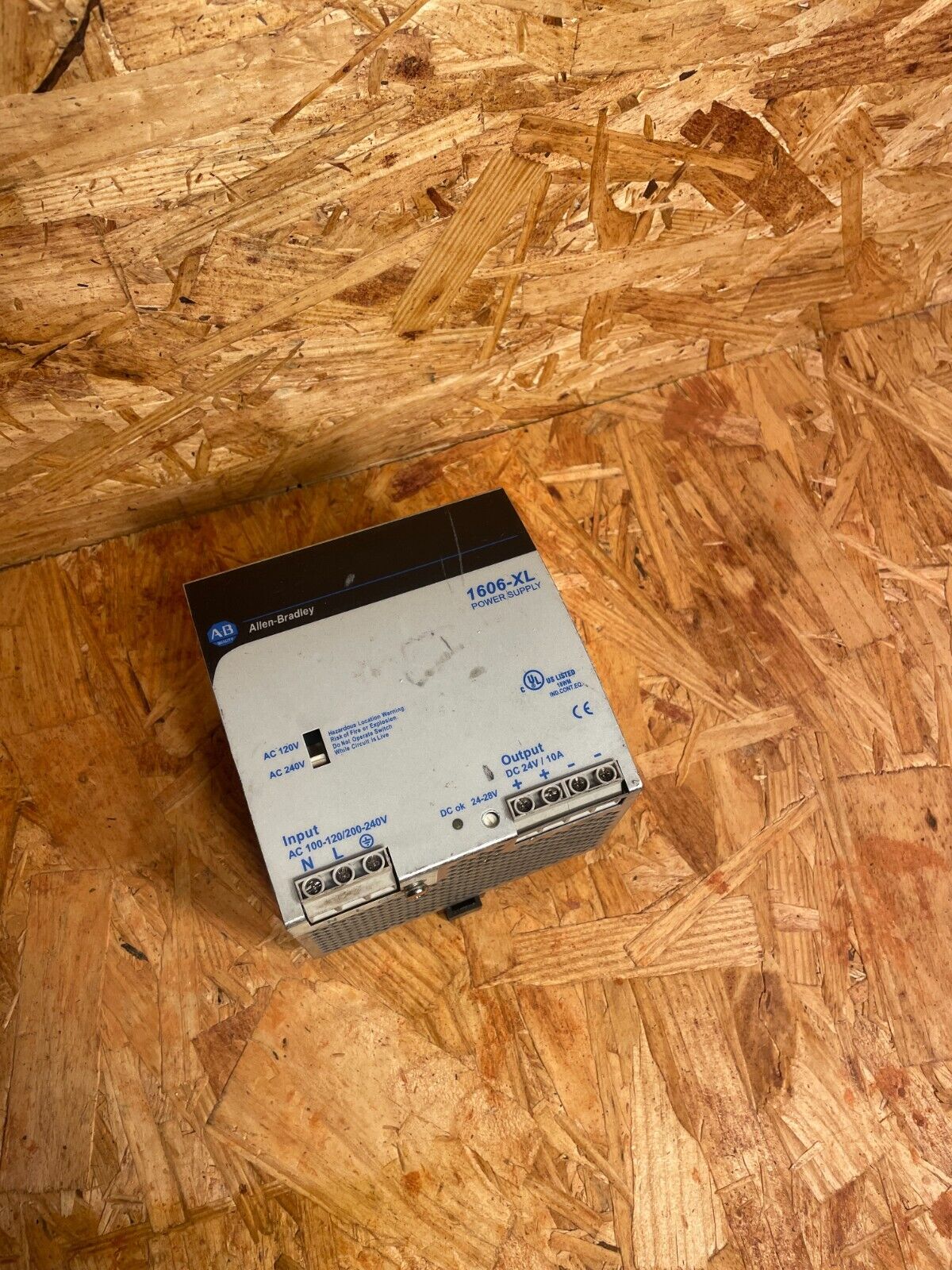 Allen-Bradley 1606-XL240E 24-28 VDC 10-A 240-W 1-Phase Power Supply @1E