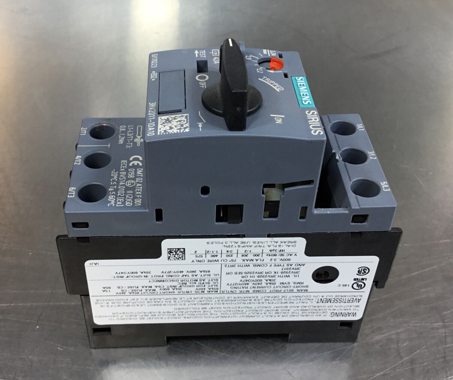 SIEMENS  3RV2011-1DA10  Circuit Breaker 2.2-3.2A  3 Poles Manual On/Off      4G
