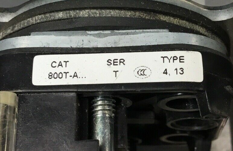 ALLEN BRADLEY 800T-A SER T NEMA 4,13 GREEN PUSHBUTTON w/ Contact 800T-XD1    4D