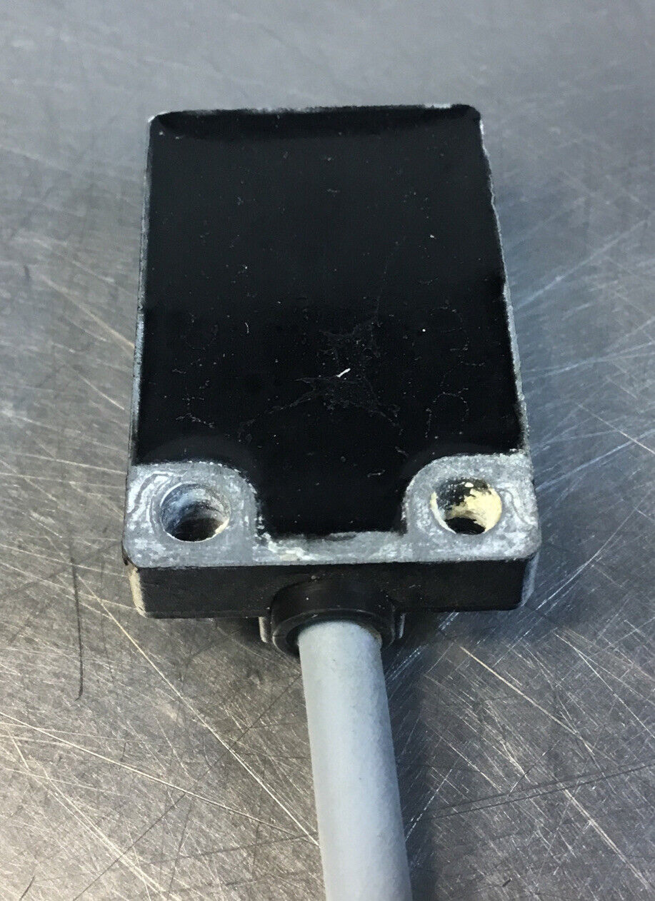 Turck  BI 5U-Q08-AP6X2  Sensor 20-30VDC 200 mA     3E-17