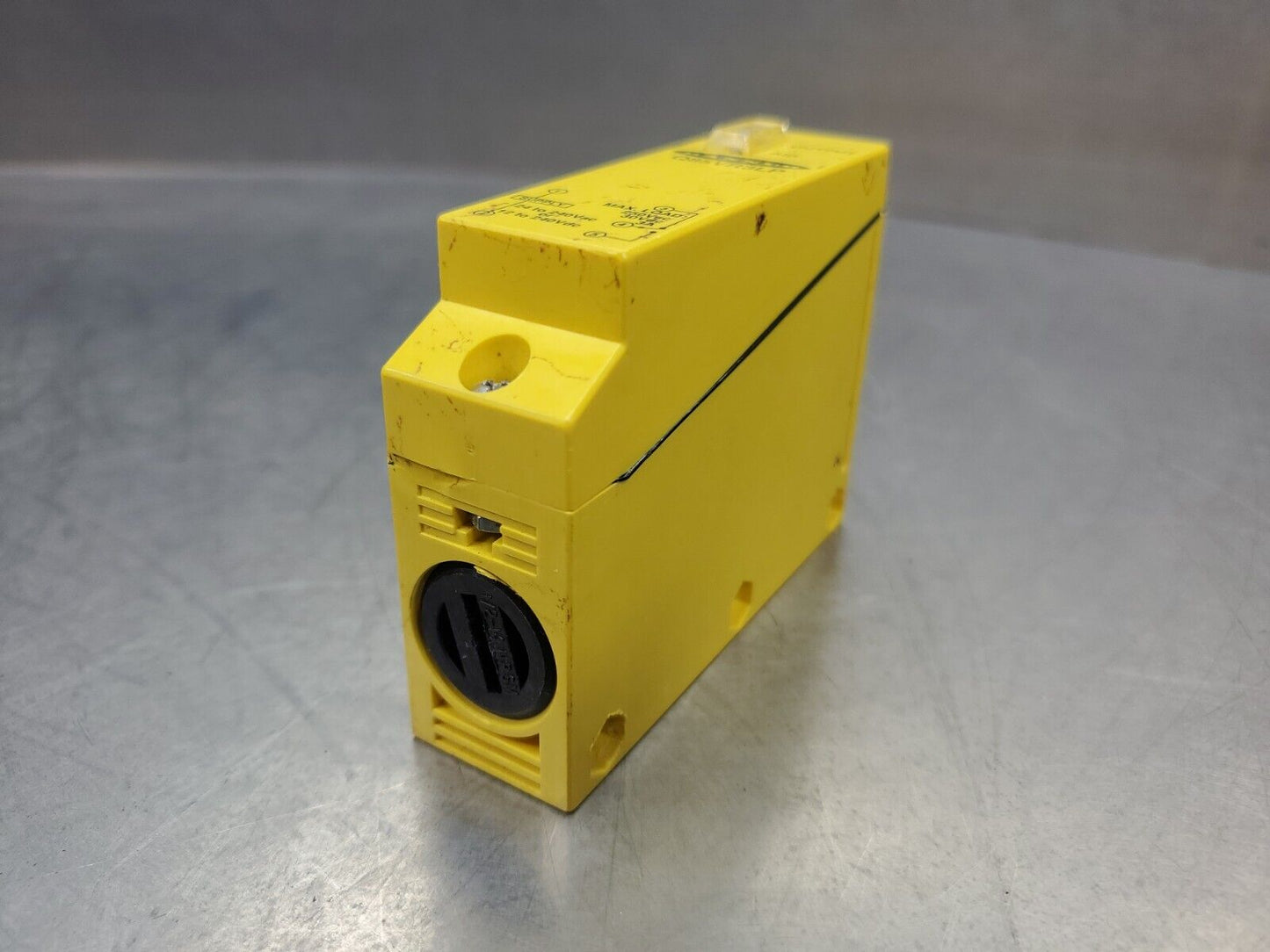 BANNER Q85VR3LP 3A Proximity Sensor Module.                                3D-26