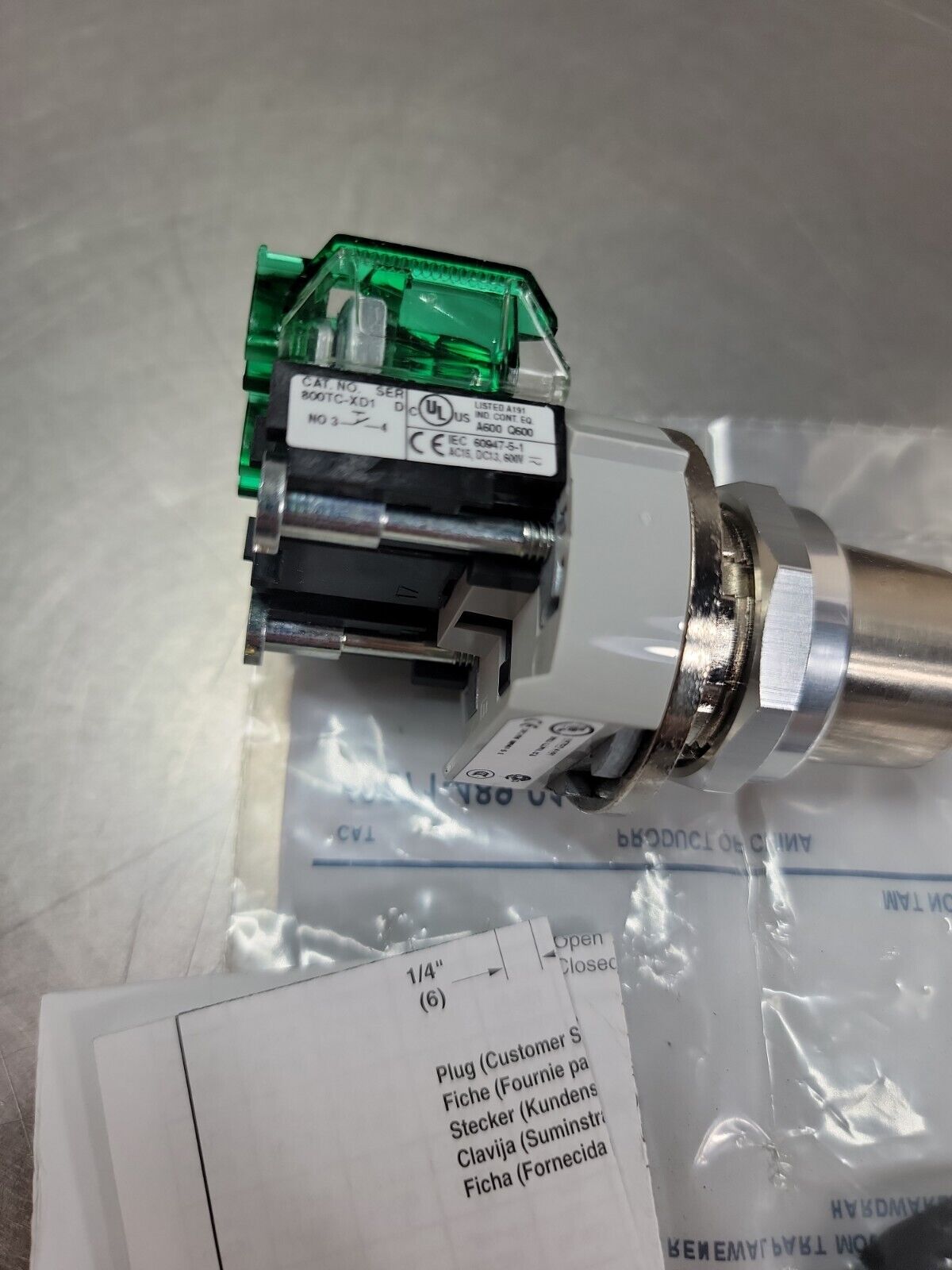 ALLEN BRADLEY  800TC-H3126D1  SERIES T 2 POS SELECTOR SWITCH WITH KEY    4E-1