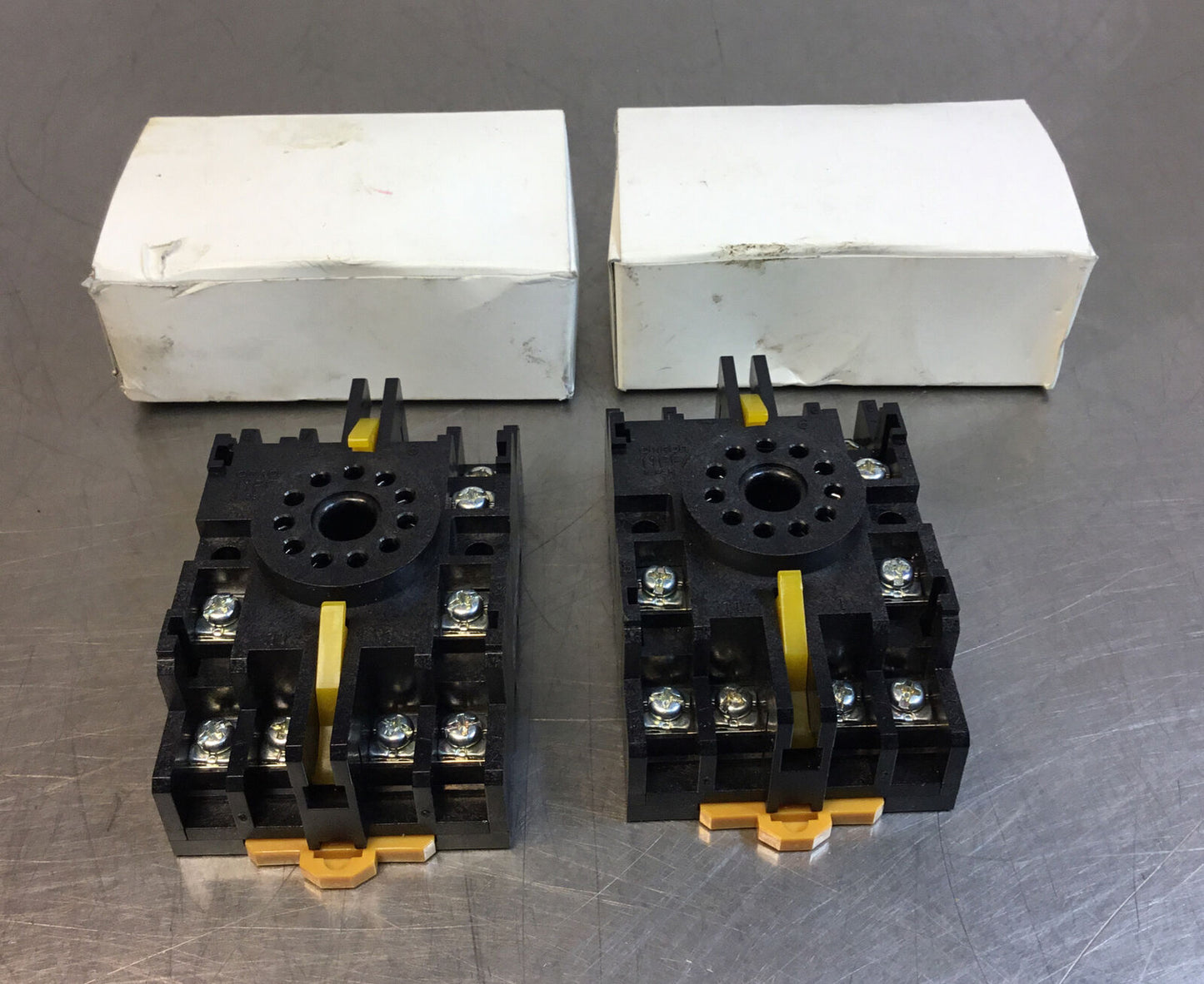 OMRON 11PFA Electromechanical Relay Socket 11Pins     4H