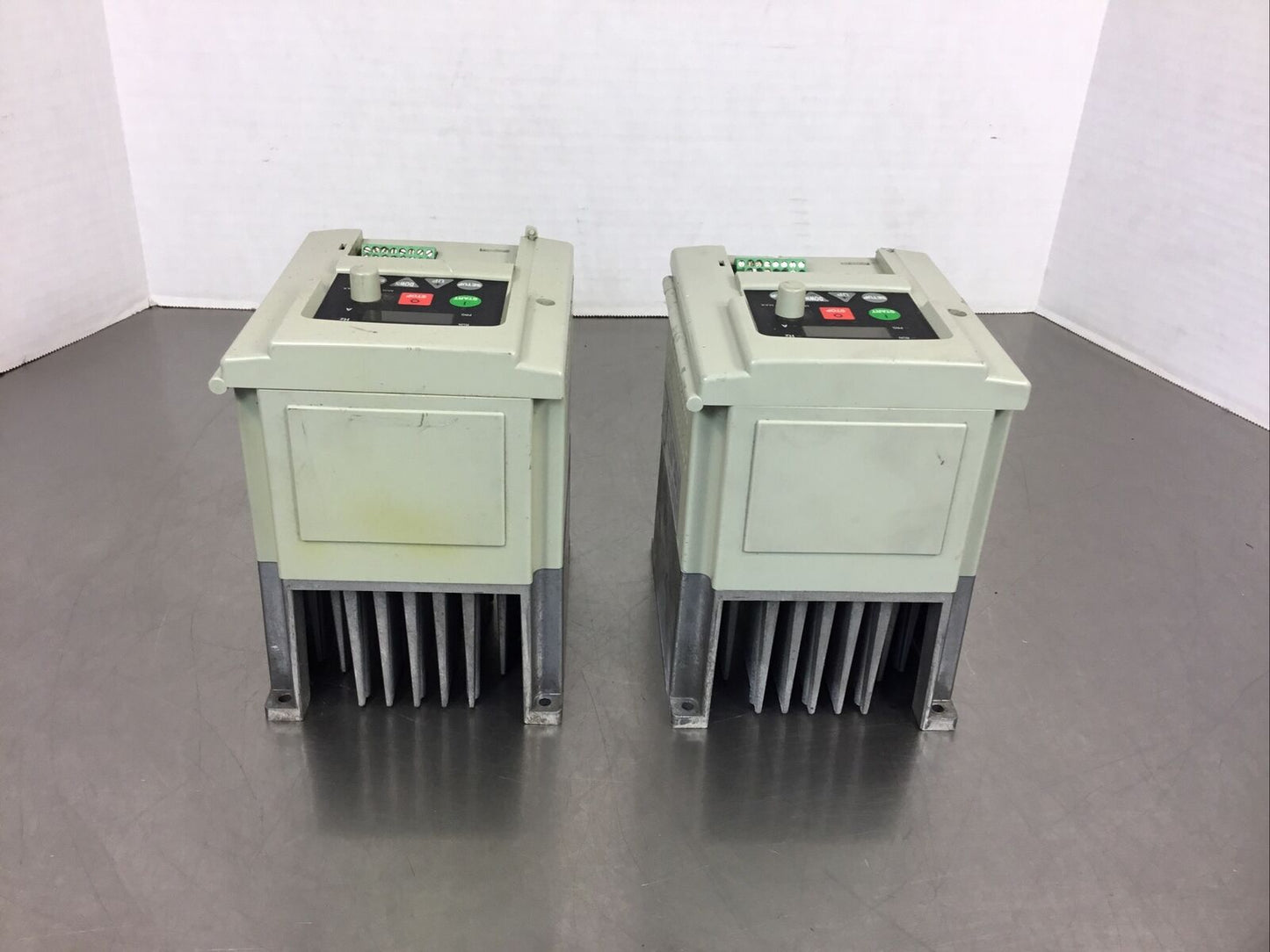 CUTLER HAMMER AF91AG0-C001D 1HP DRIVE 380-460V 3Ph 2.5A  1C