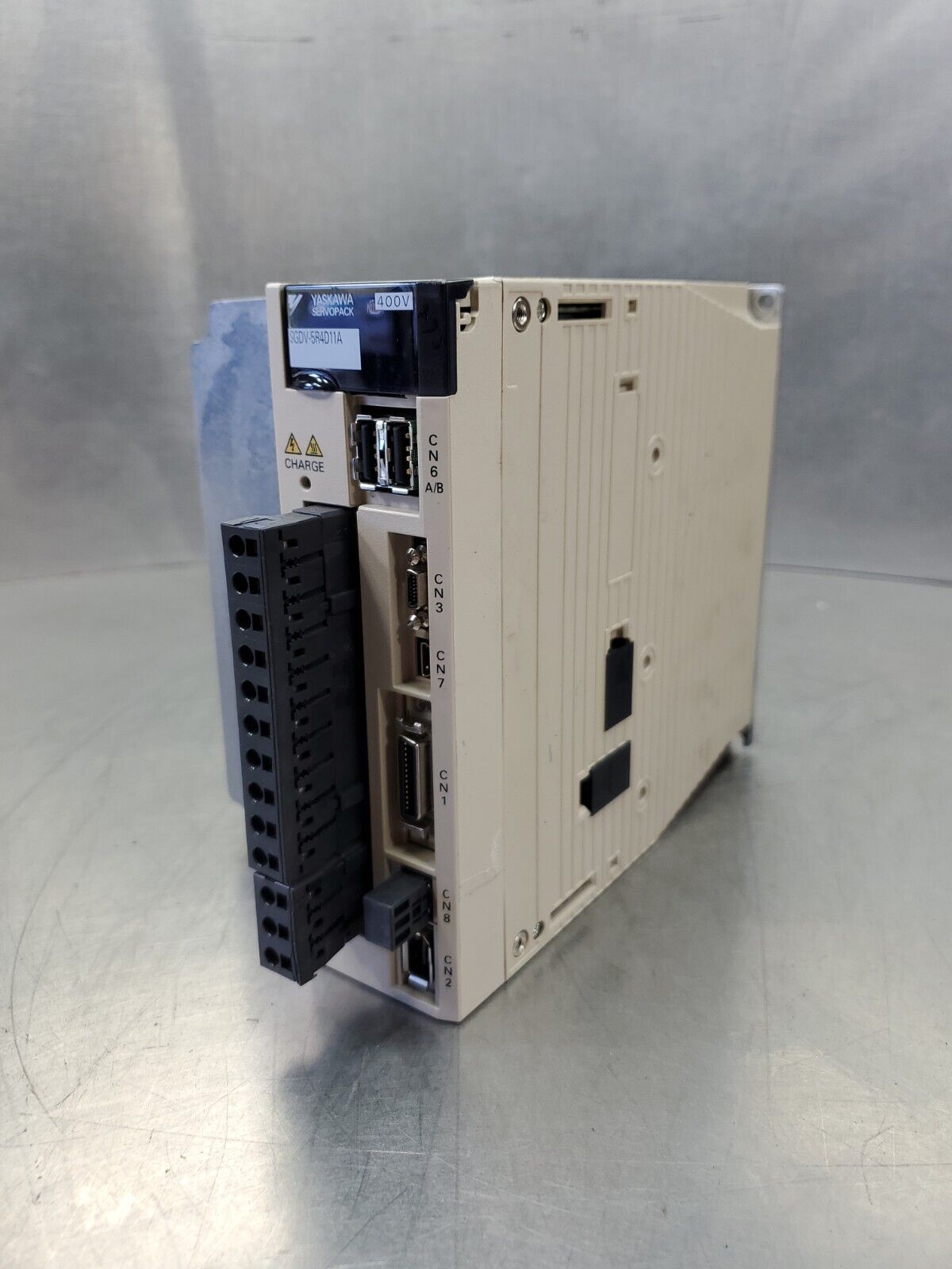 Yaskawa SGDV-5R4D11A 400V Servopack Servo Drive.                              1C