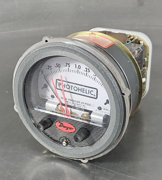 DWYER PHOTOHELIC PRESSURE Max 25PSIG Cat 3002C Gauge                    Loc6E-18