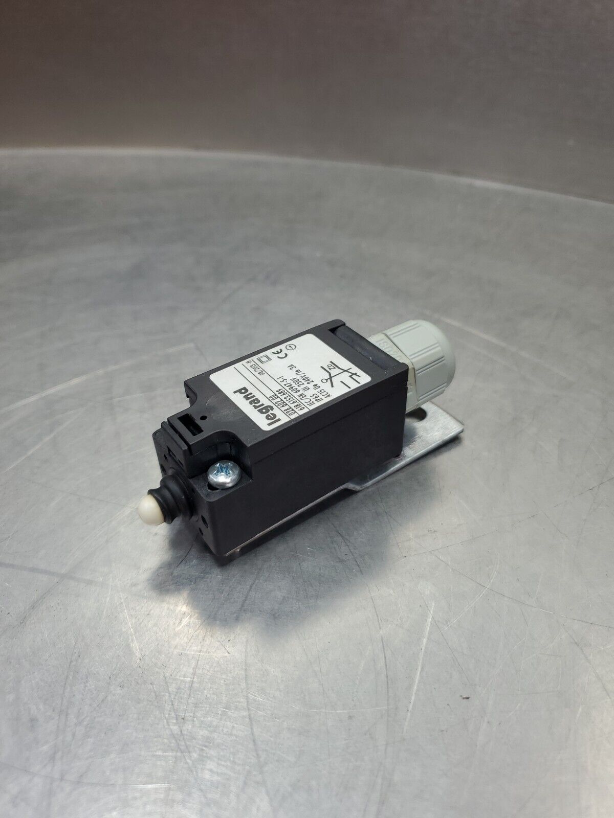 Legrand 028 602 00 (618.6153.689) IP65 250V 3A Pressure Switch.             4E-8