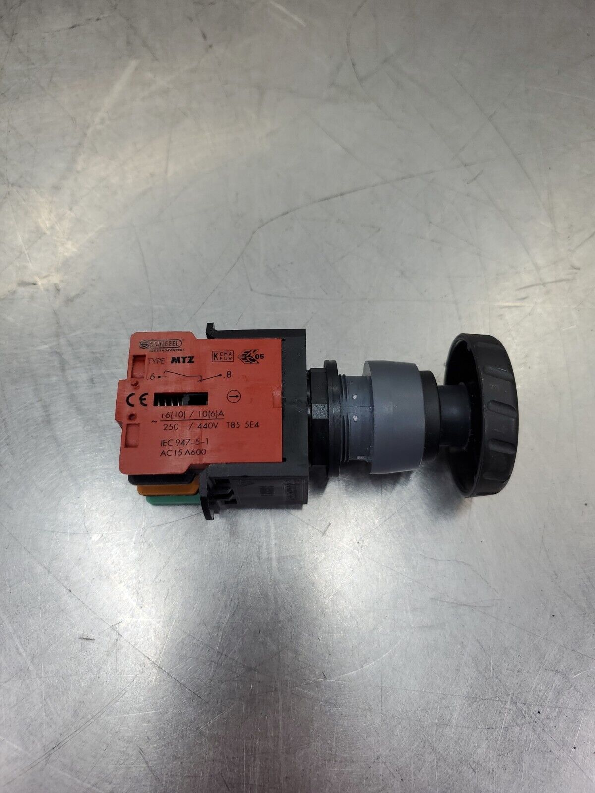 Schlegel TYPE MTIV/MTZ 3-Contact Black Pushbutton.                         4D-18