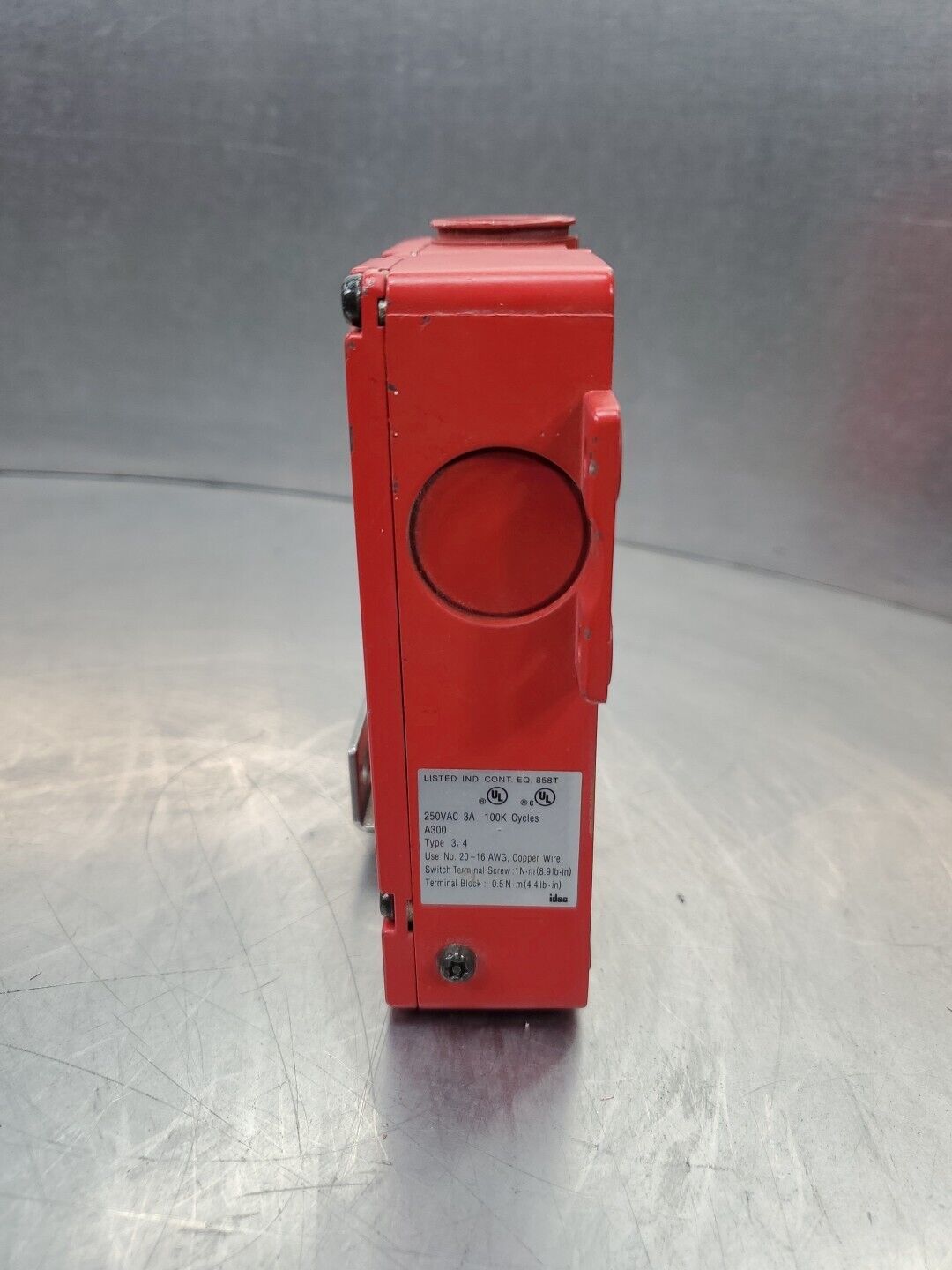 IDEC HS1C (EN60947-5-1) Safety Door Lock Switch.                            5E-8